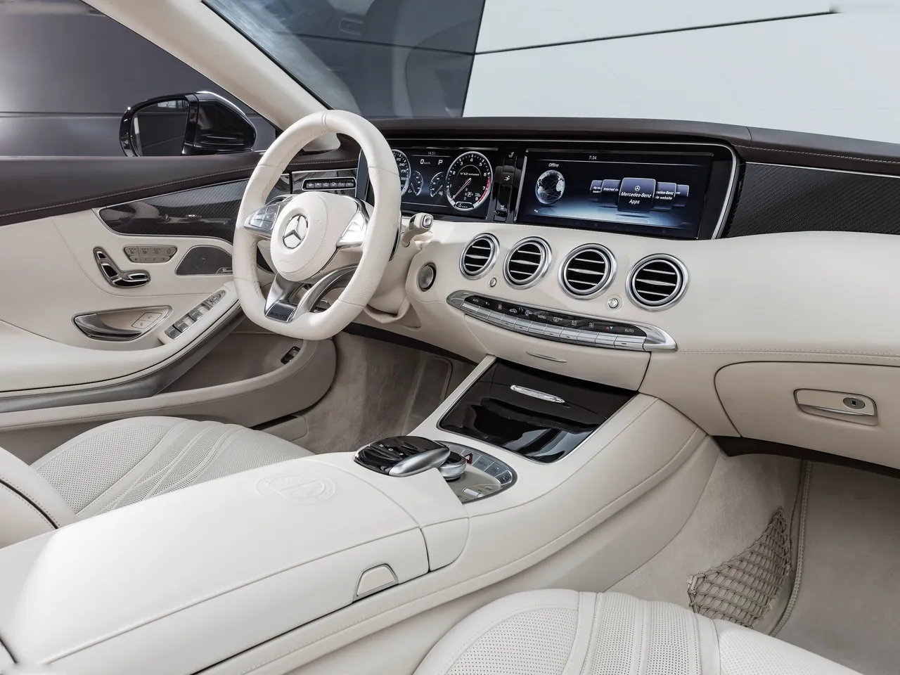 Mercedes-Benz S65 AMG Cabriolet (2017) – interiér