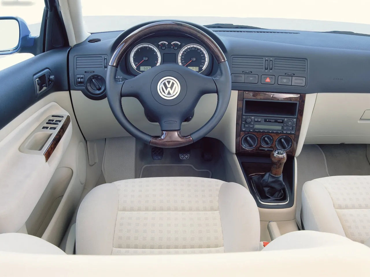 Volkswagen Bora (1998) - Interior