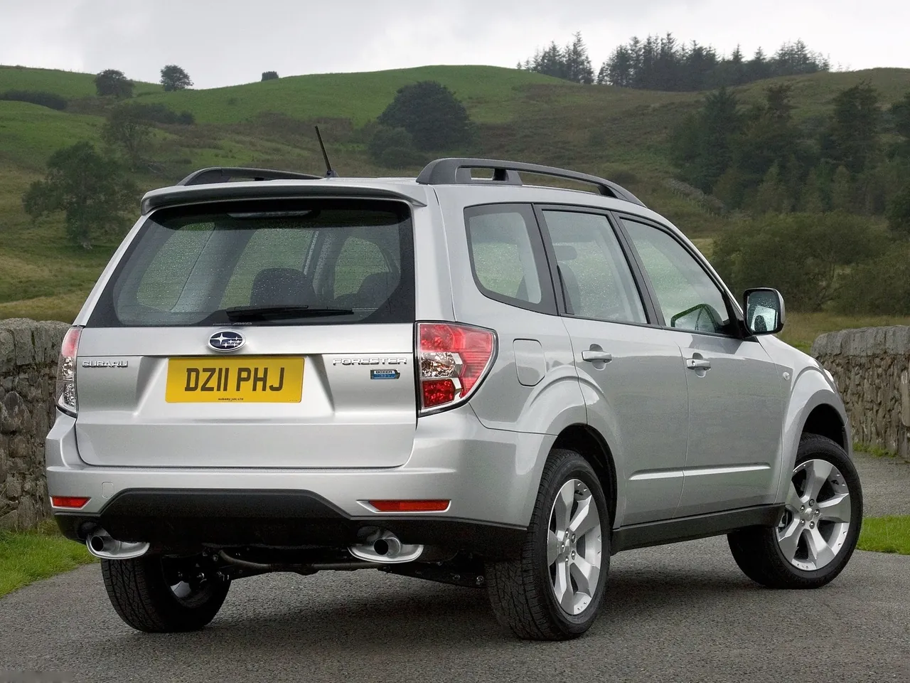 Subaru Forester (2011) – zadní tříčtvrteční pohled