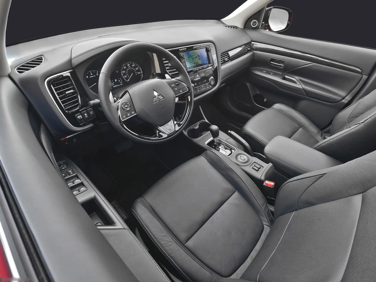Mitsubishi Outlander (2016) – interiér