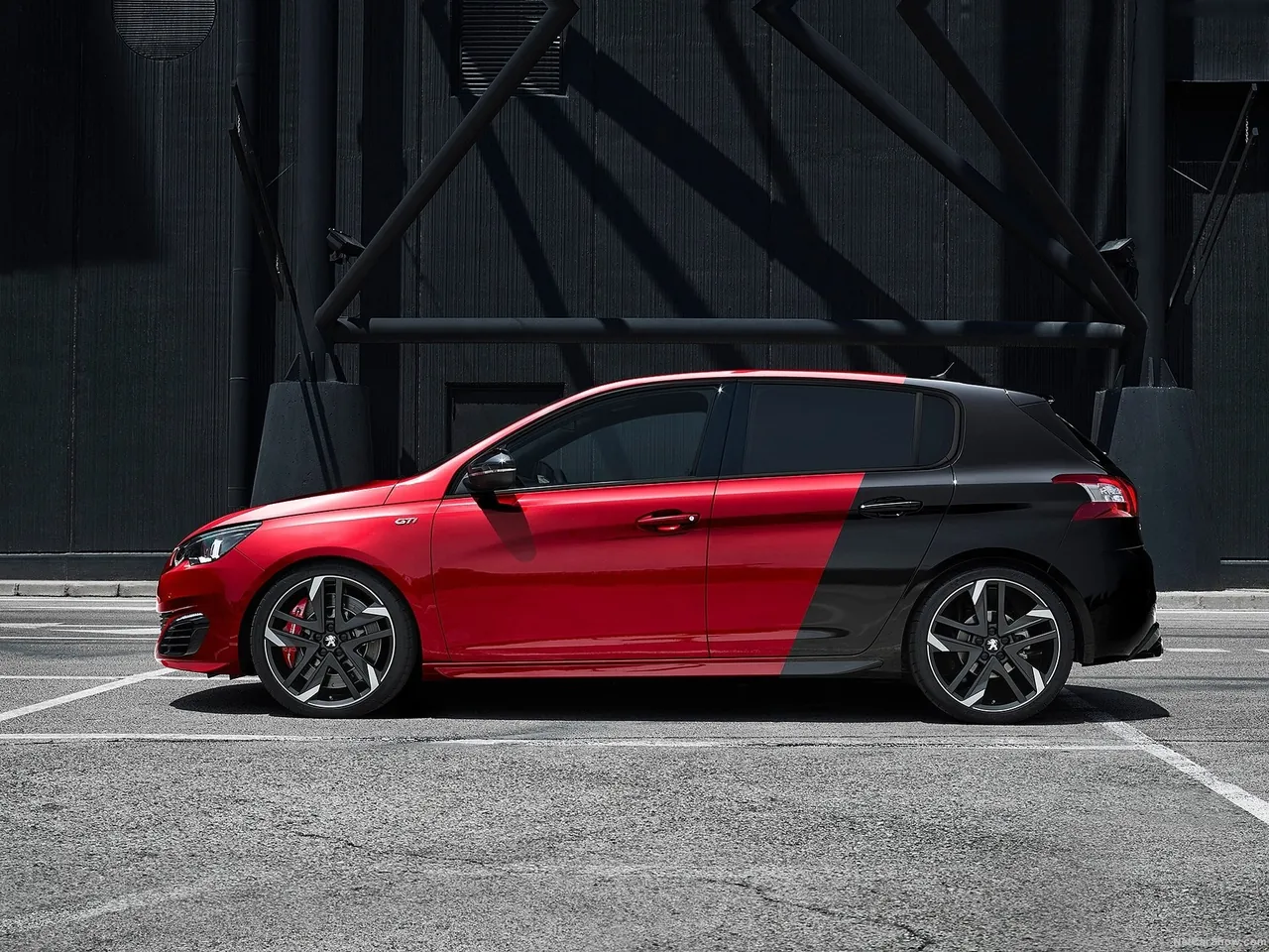 Peugeot 308 GTi (2016) – boční profil