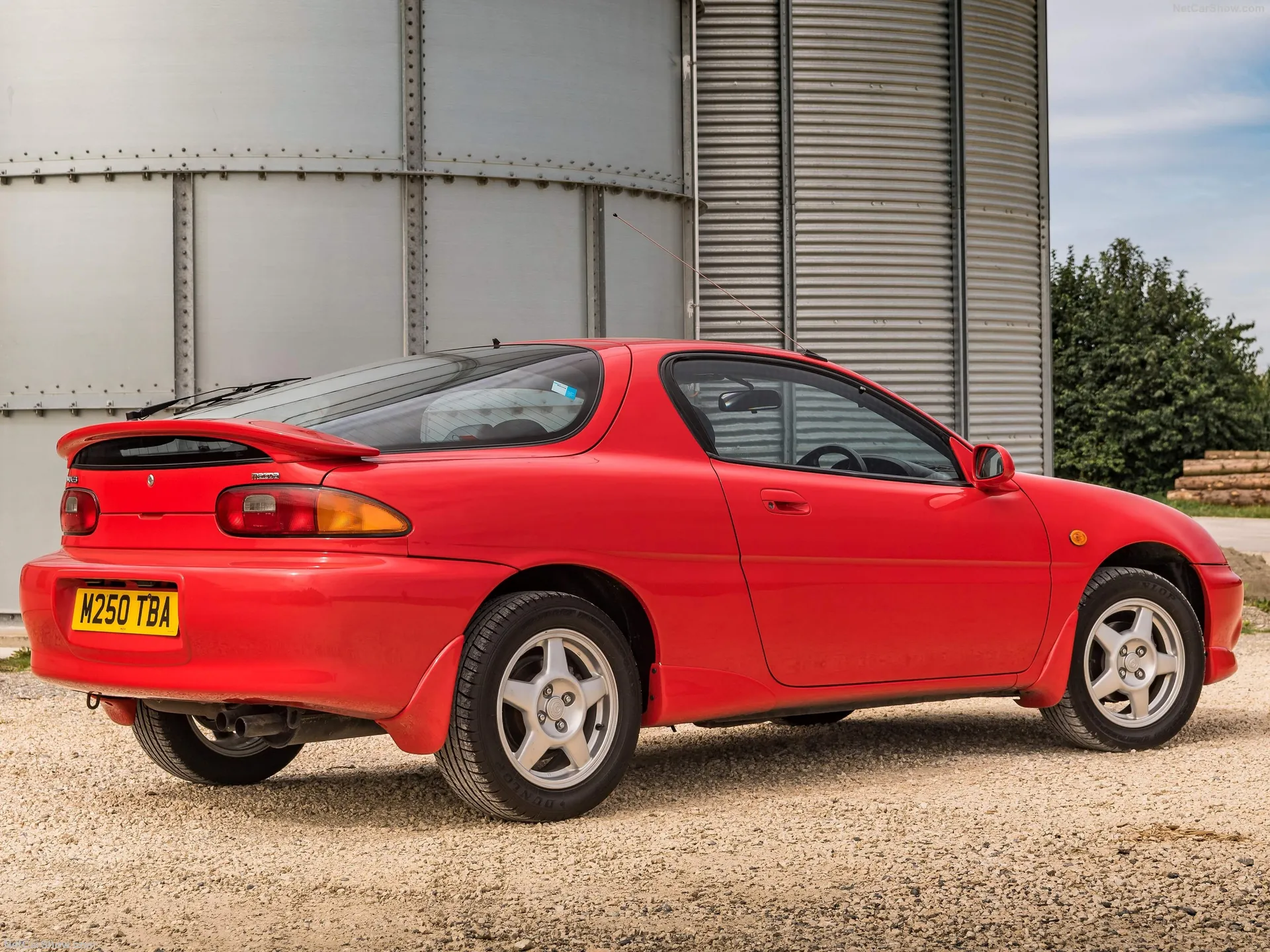Mazda MX-3 (1994) – zadní tříčtvrteční pohled