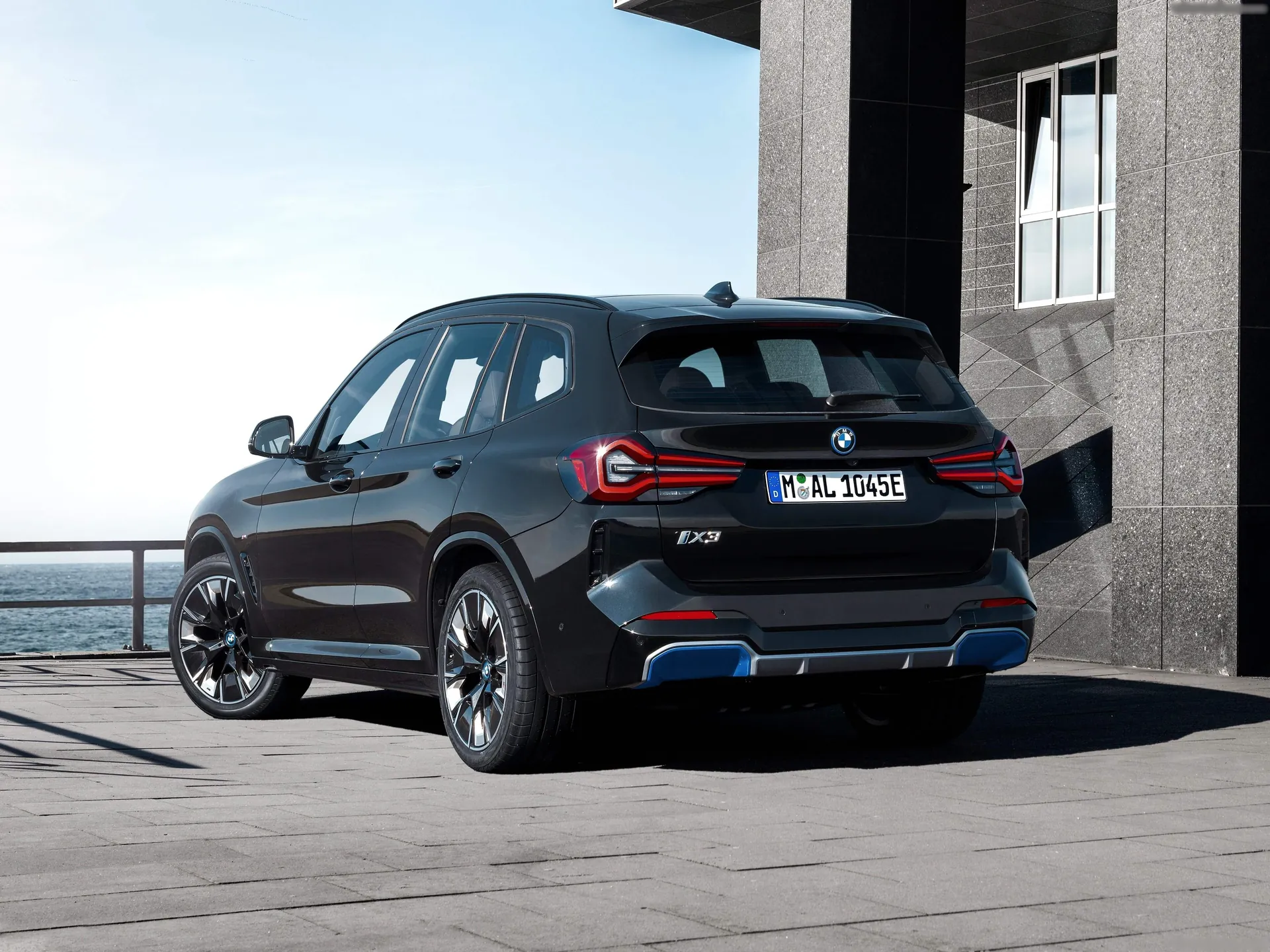BMW iX3 (2022) – zadní tříčtvrteční pohled