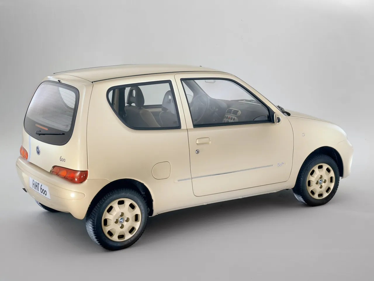 Fiat 600 50th (2005) – zadní tříčtvrteční pohled