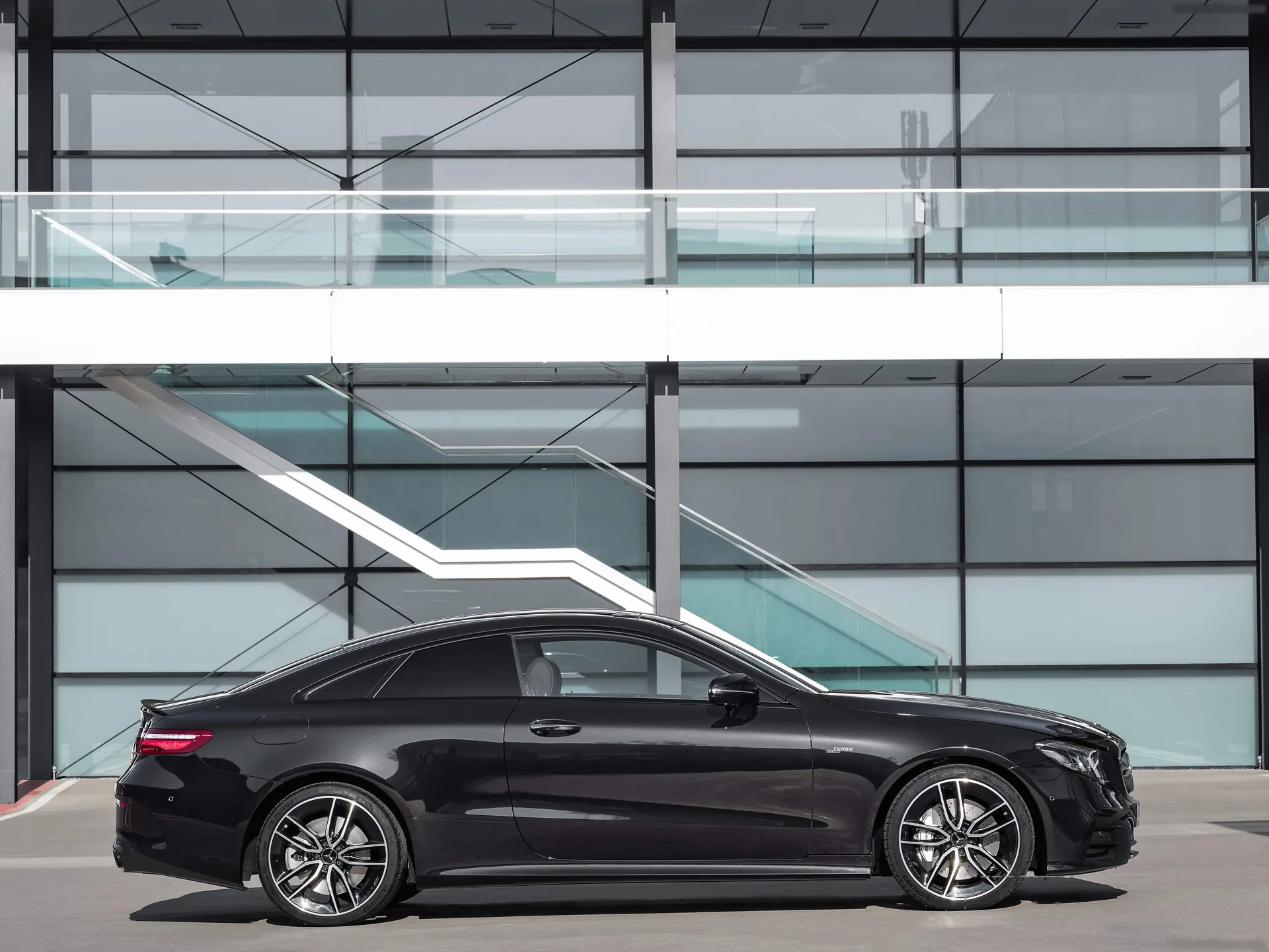 Mercedes-Benz E53 AMG Coupe (2019) – boční profil