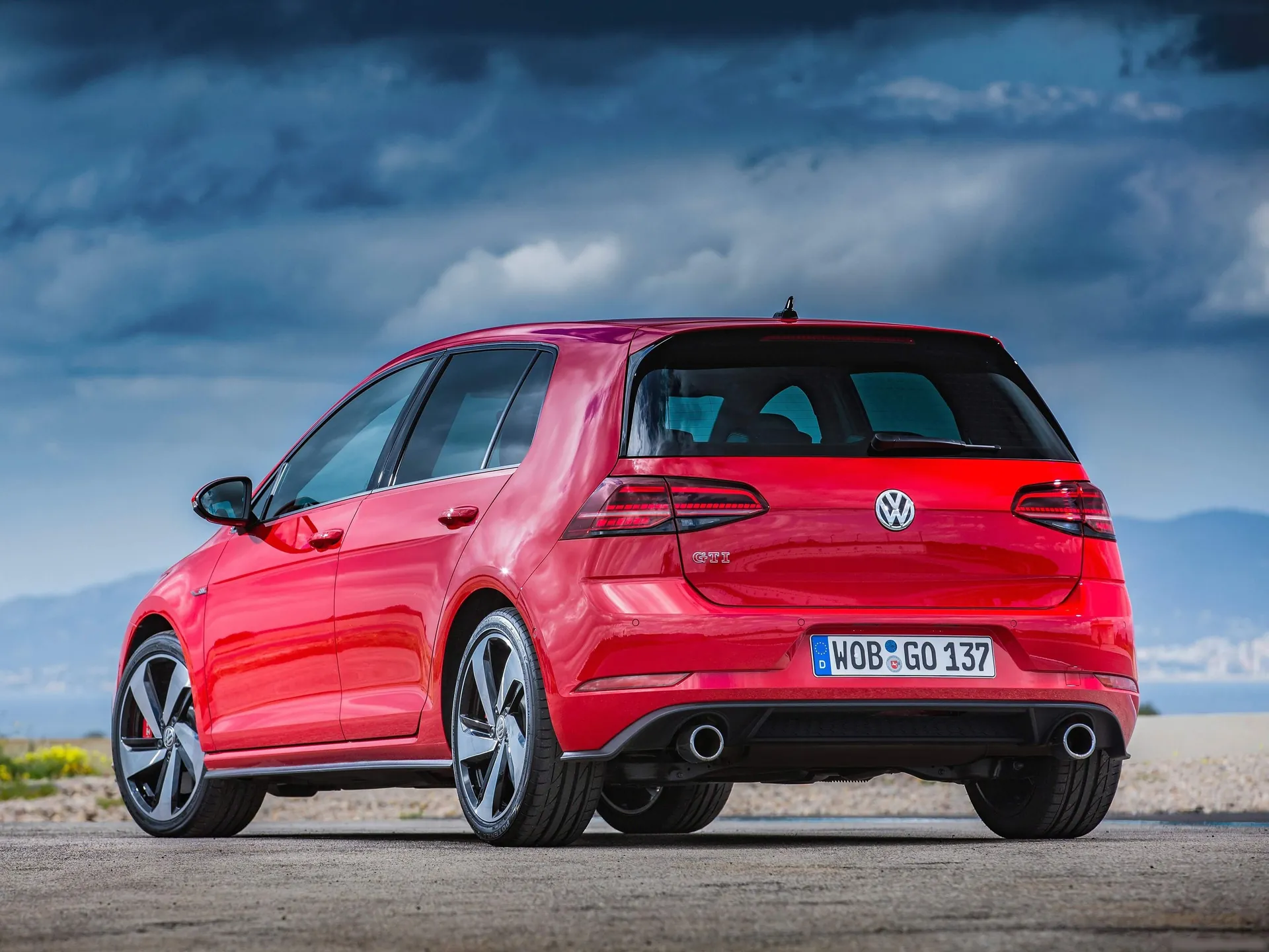 Volkswagen Golf GTI Performance (2017) – zadní tříčtvrteční pohled