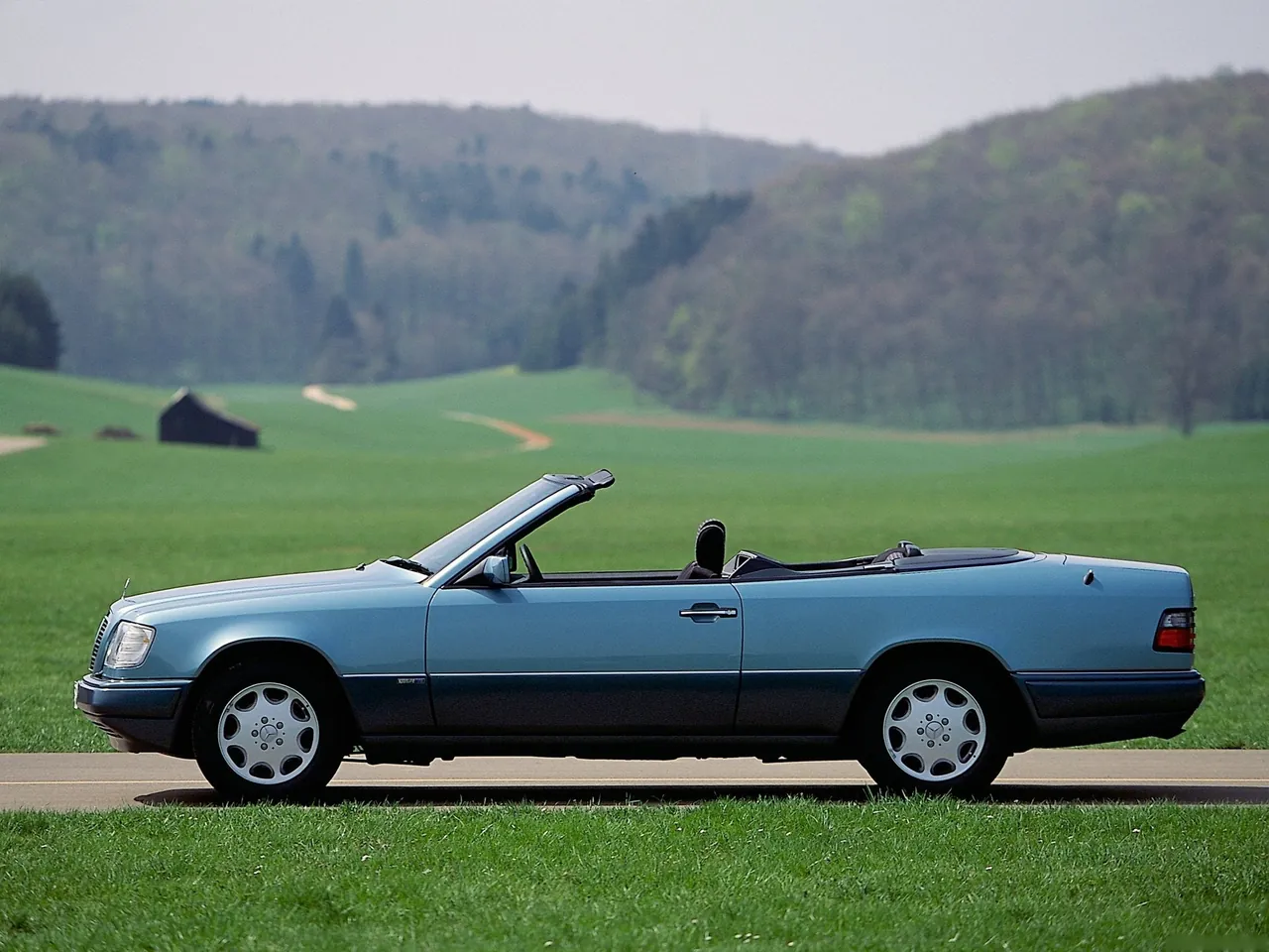 Mercedes-Benz E-Class Cabriolet (1991) - Side Profile