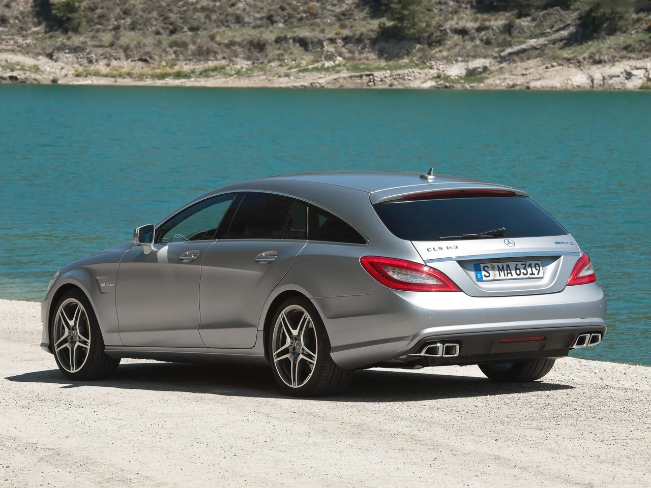 Mercedes-Benz CLS63 AMG Shooting Brake (2013) – zadní tříčtvrteční pohled