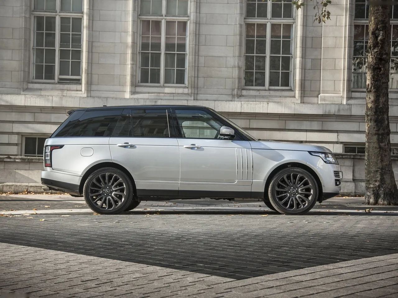 Land Rover Range Rover SV Autobiography (2016) - Side Profile