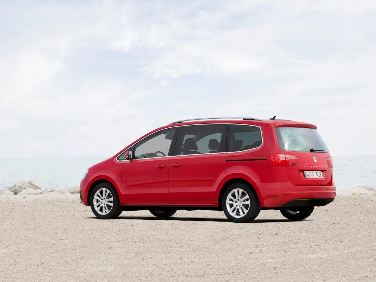 Seat Alhambra 4WD (2012) – zadní tříčtvrteční pohled