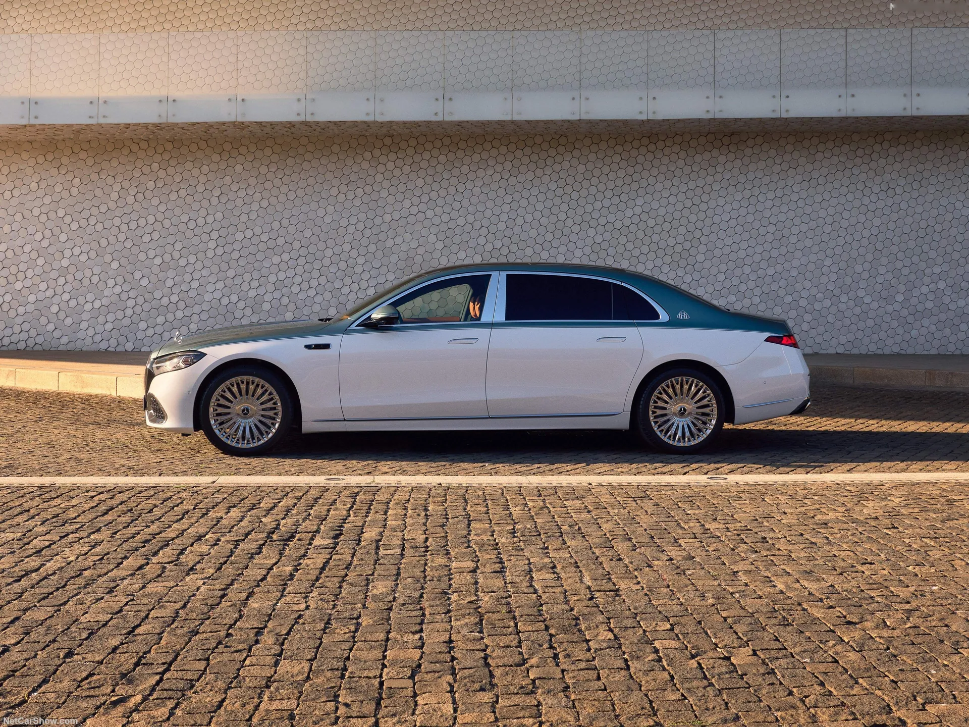 Mercedes-Benz S-Class Maybach (2027) – boční profil