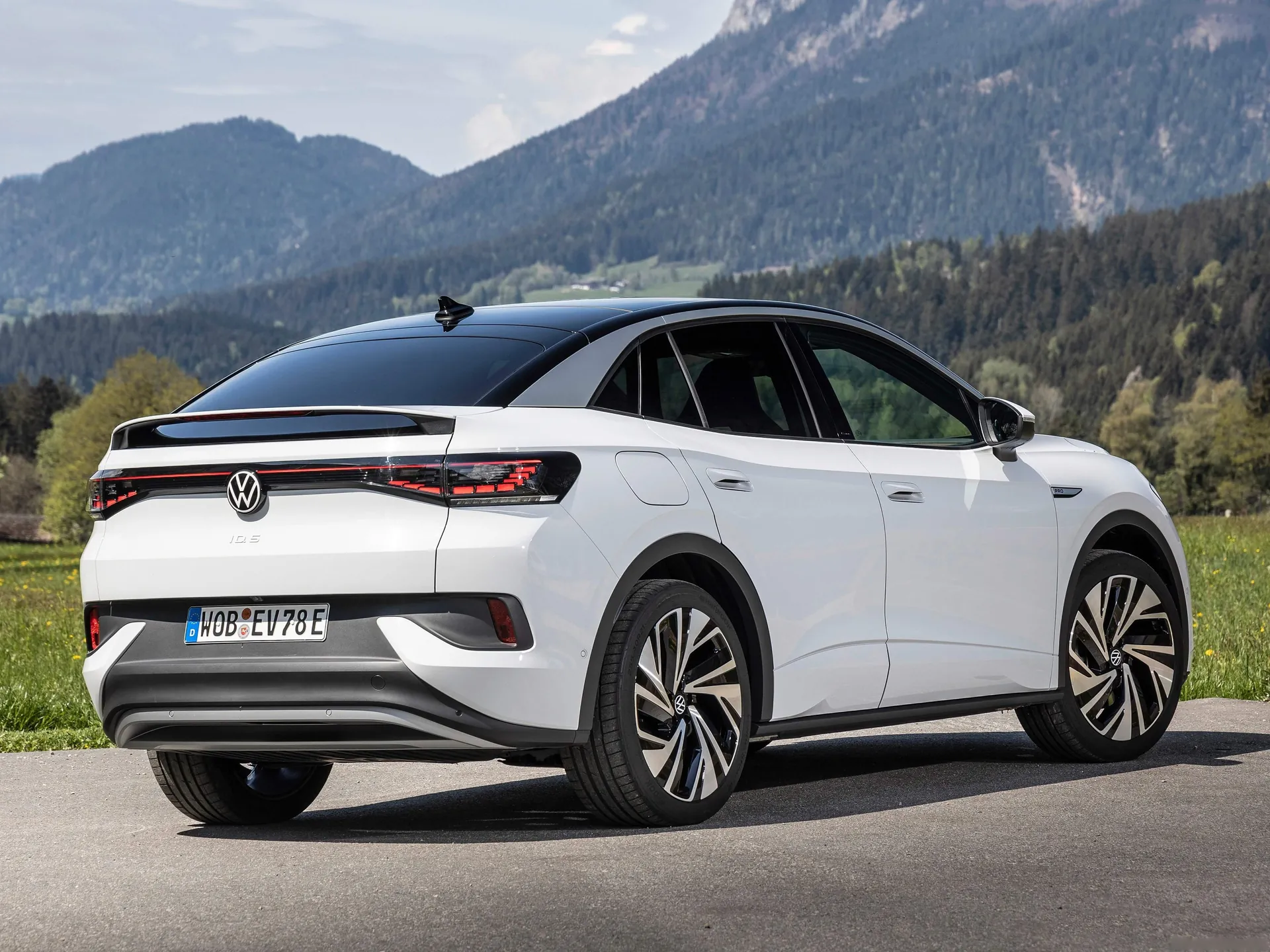 Volkswagen ID.5 (2022) - Rear Three-Quarter