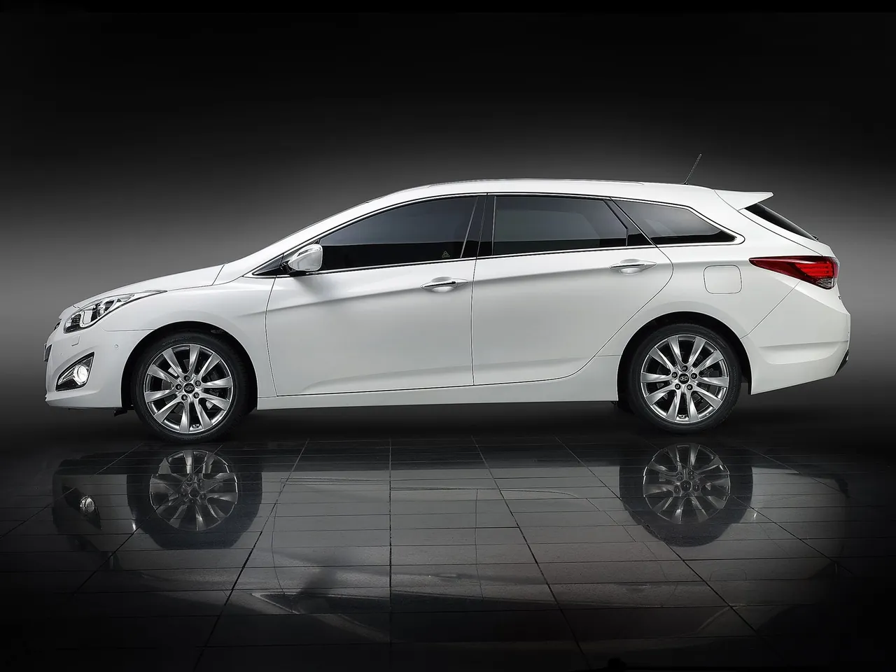 Hyundai i40 Wagon (2012) – boční profil