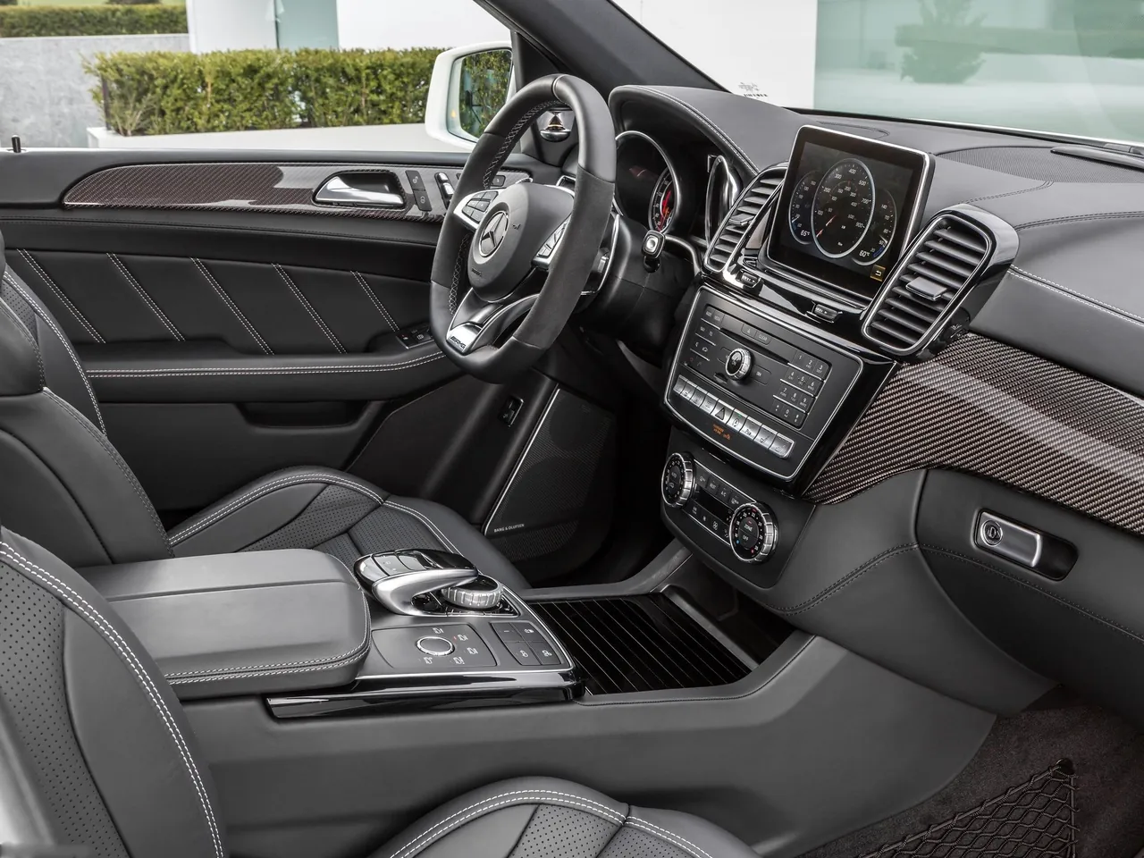 Mercedes-Benz GLE 63 AMG (2016) - Interior