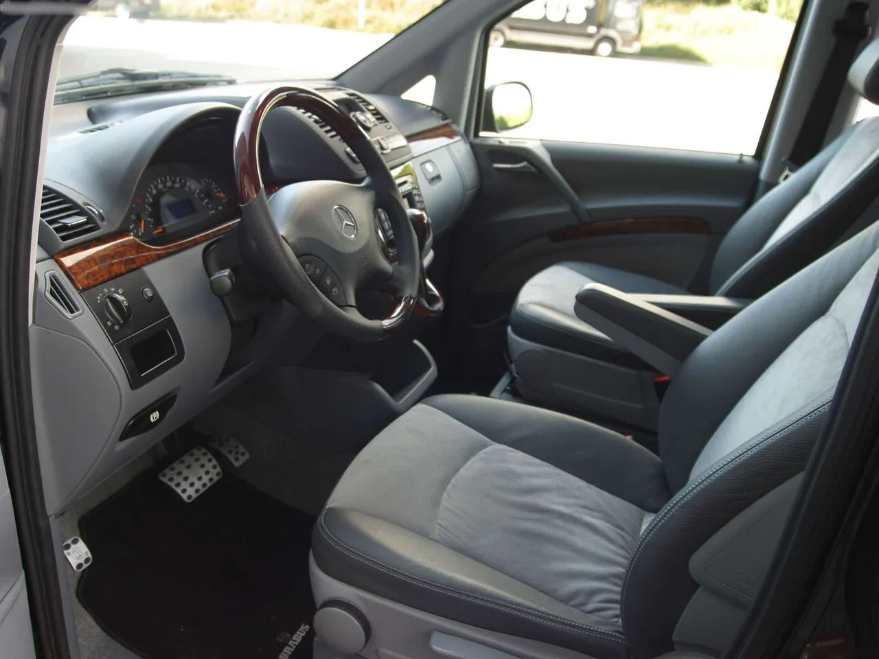 Brabus Mercedes-Benz Viano (2003) – interiér