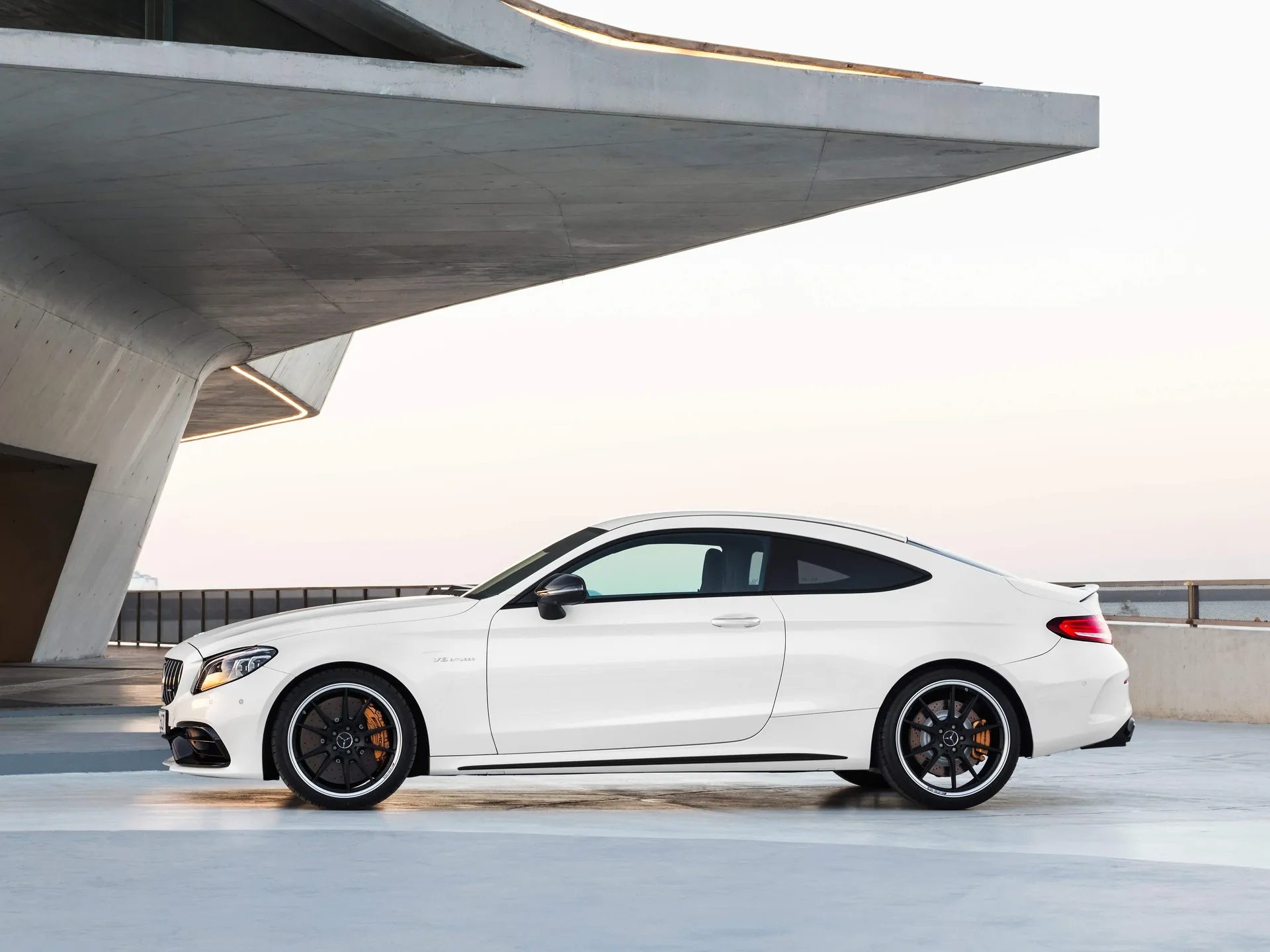 Mercedes-Benz C63 S AMG Coupe (2019) – boční profil