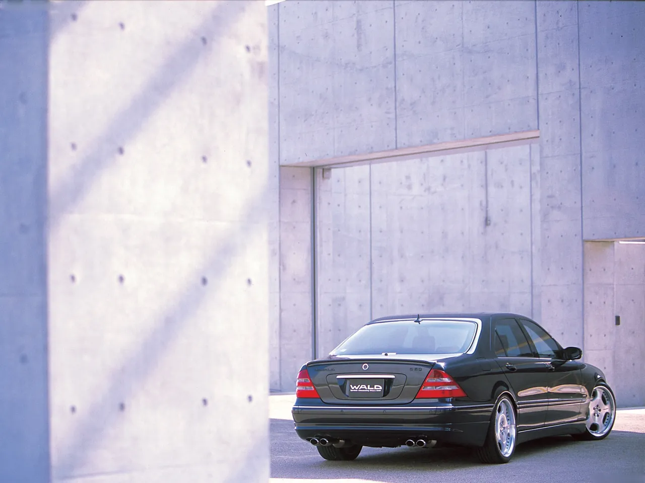 Wald Mercedes-Benz S-Class (2002) – zadní tříčtvrteční pohled
