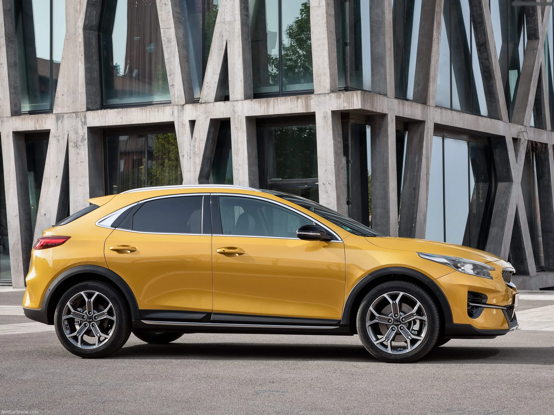 Kia XCeed (2020) – boční profil