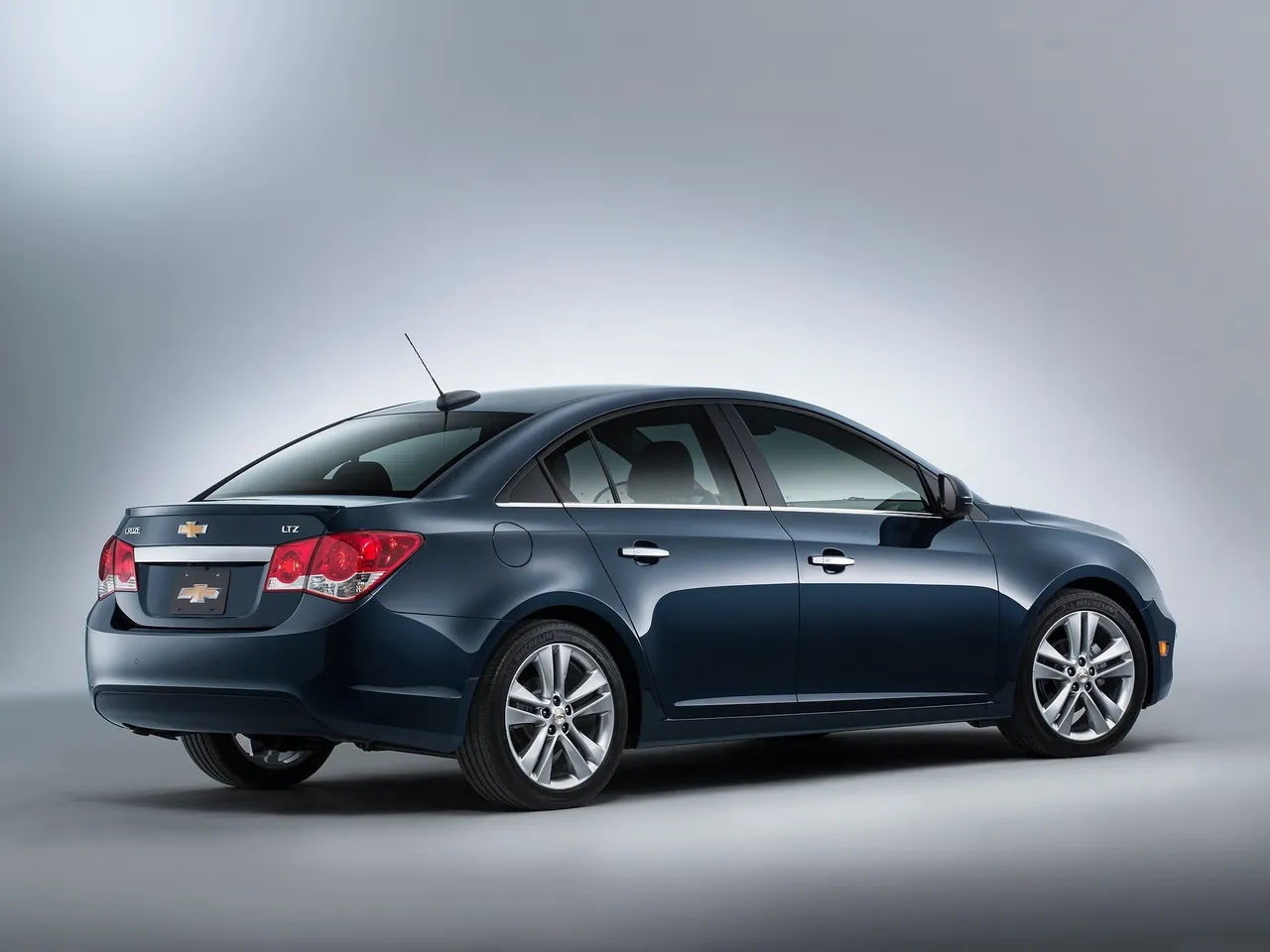 Chevrolet Cruze (2015) – zadní tříčtvrteční pohled