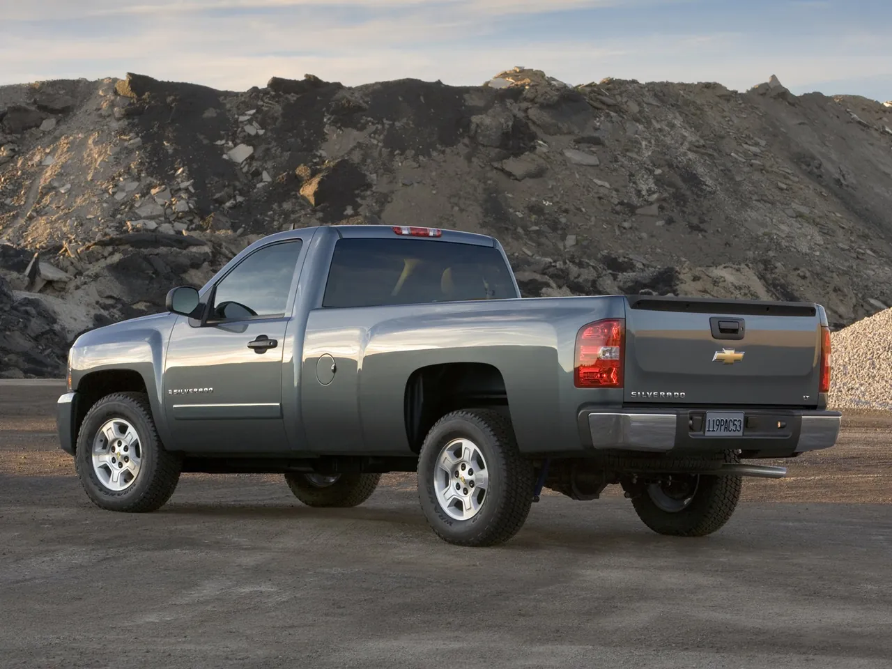 Chevrolet Silverado Regular Cab (2007) – zadní tříčtvrteční pohled