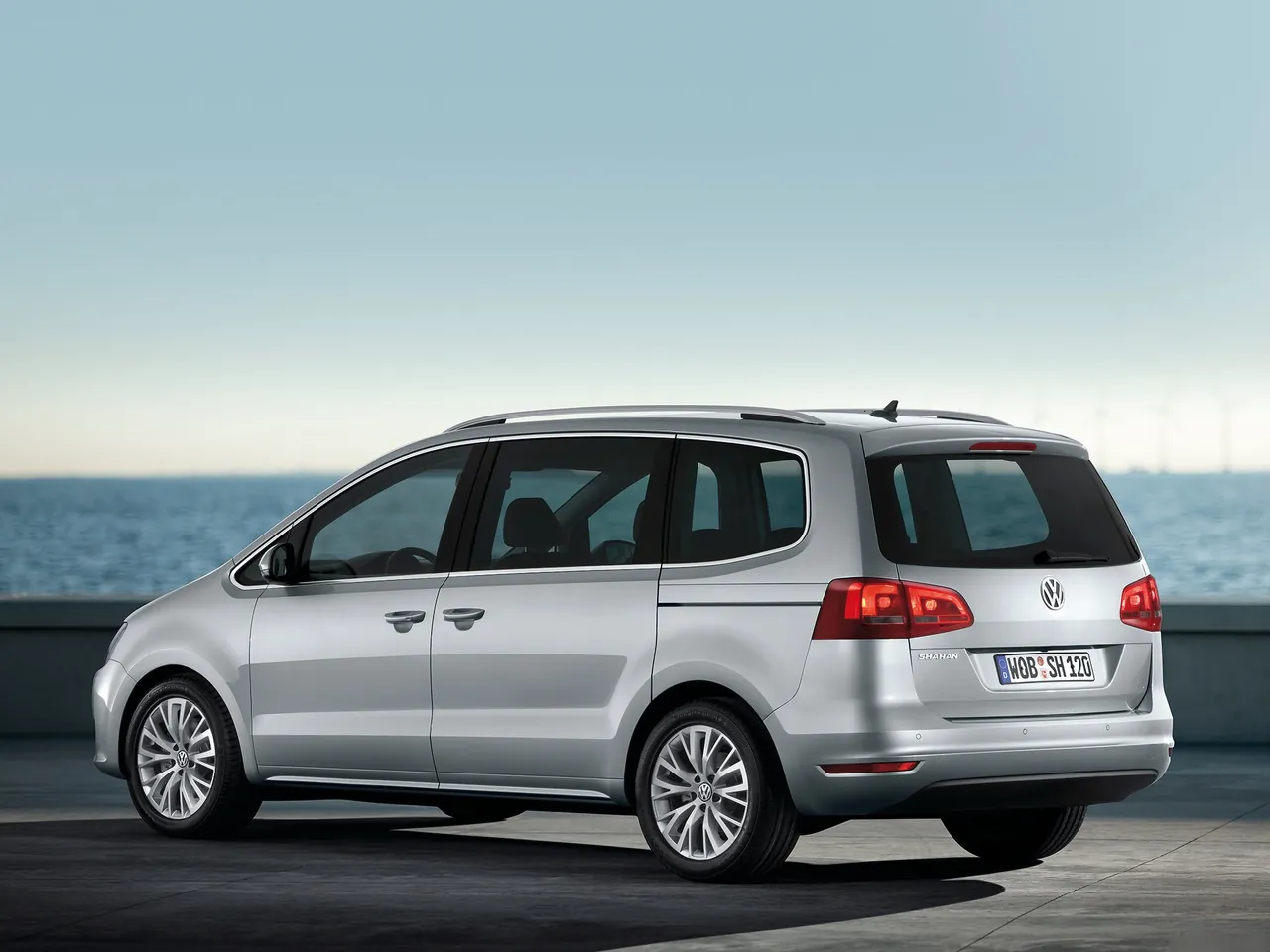 Volkswagen Sharan (2011) - Rear Three-Quarter