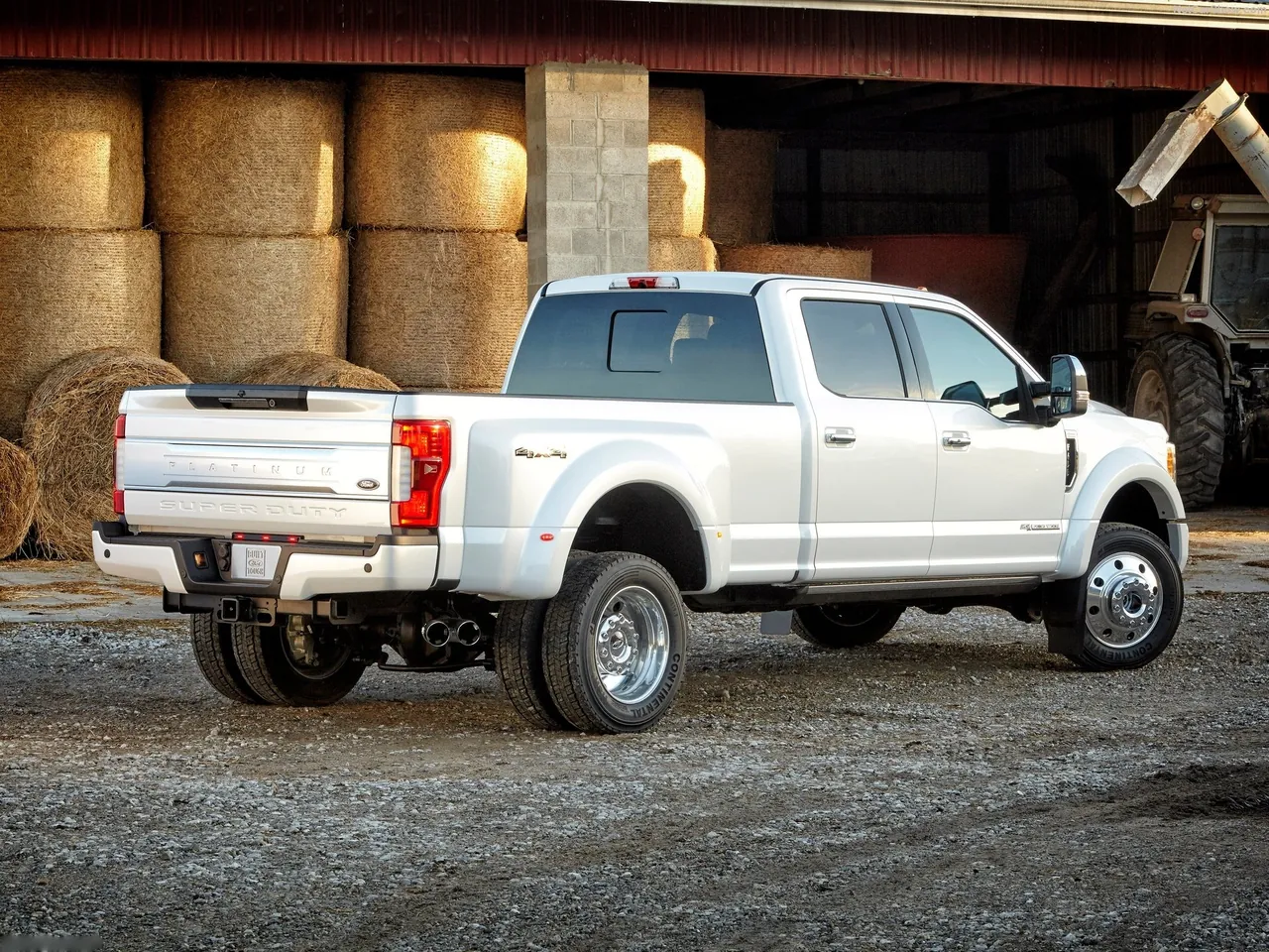 Ford F-Series Super Duty (2017) – zadní tříčtvrteční pohled