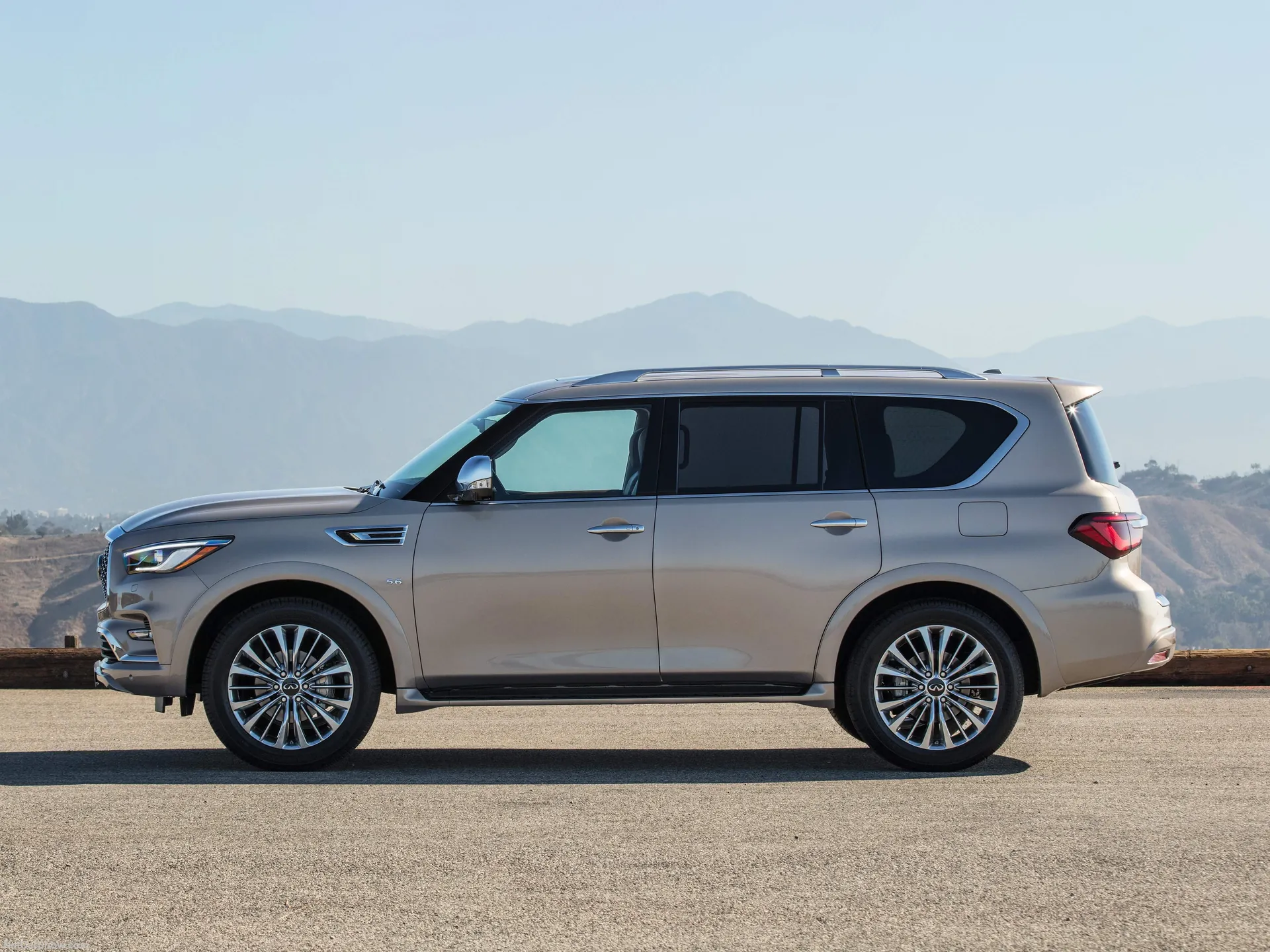 Infiniti QX80 (2018) – boční profil