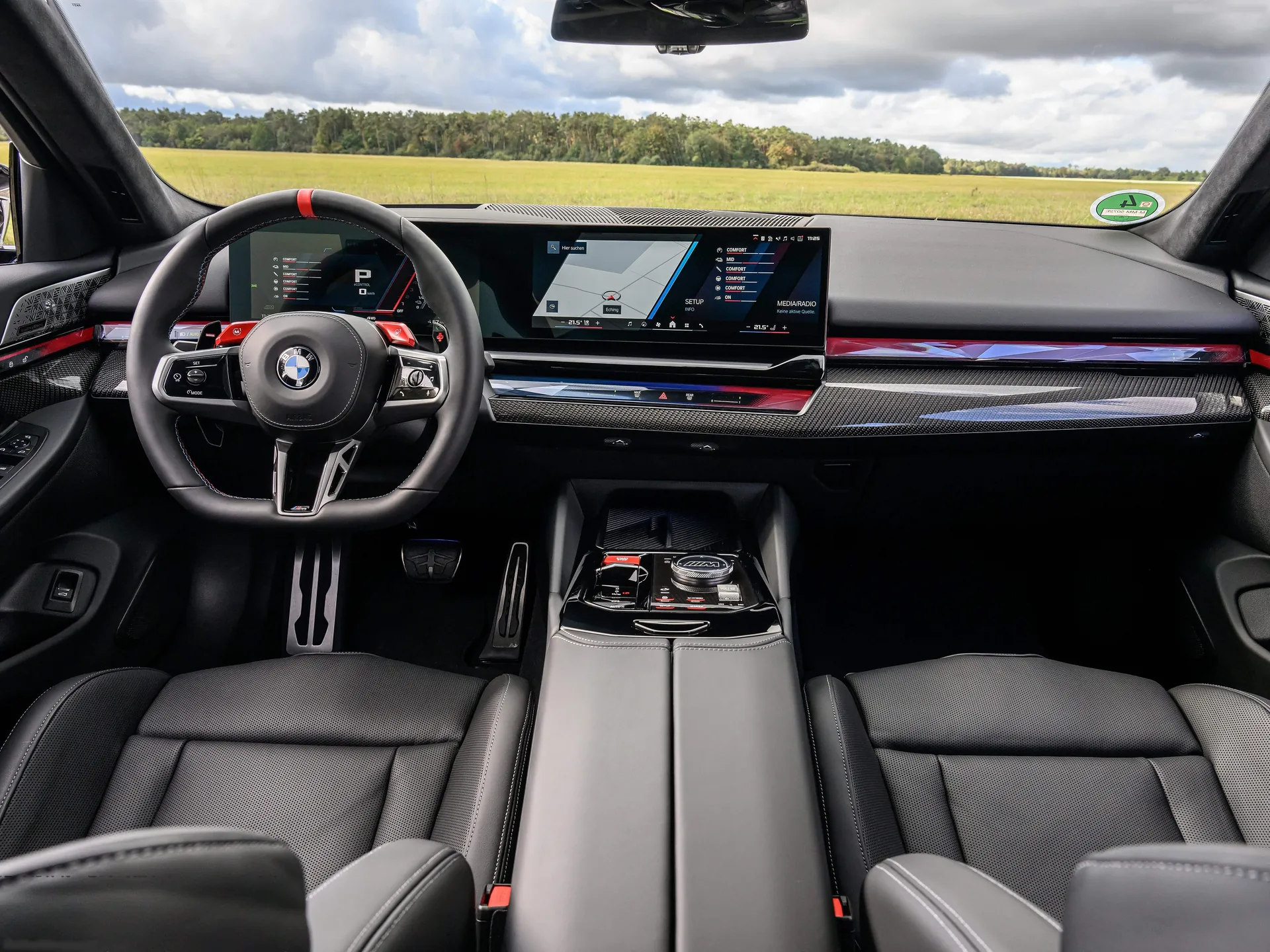BMW M5 Alpin White (2025) – interiér