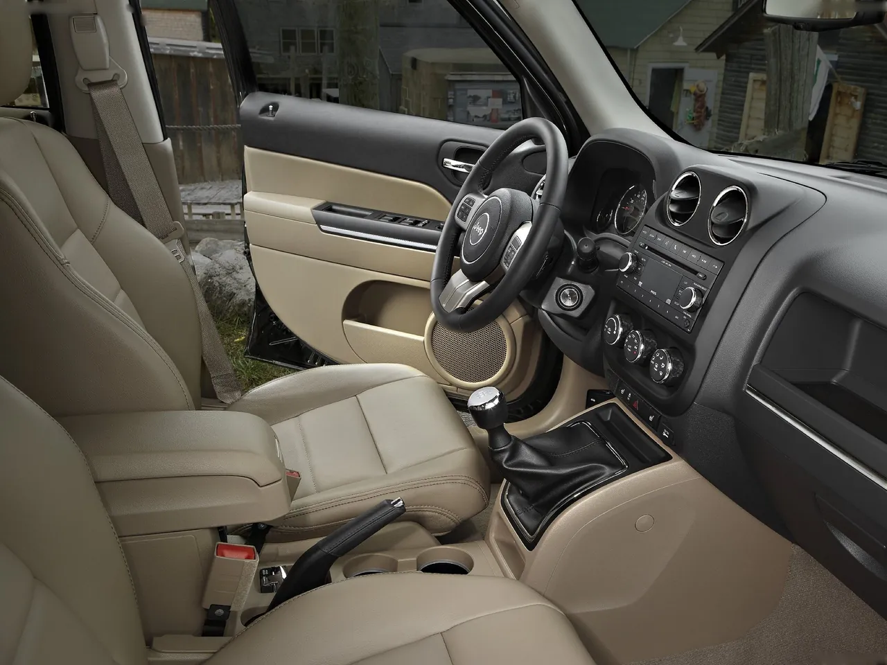 Jeep Patriot (2011) - Interior