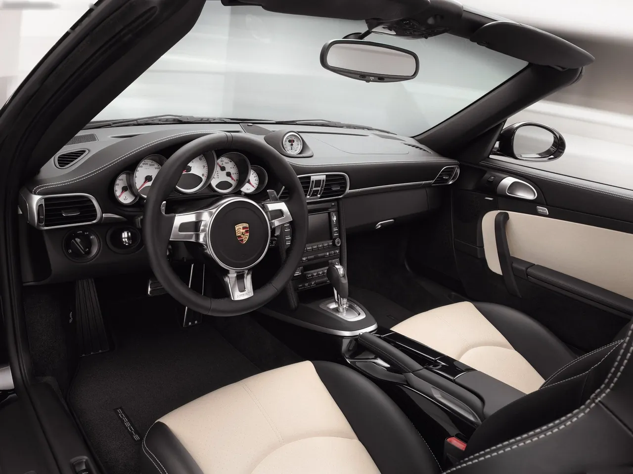 Porsche 911 Turbo S Cabriolet (2011) – interiér