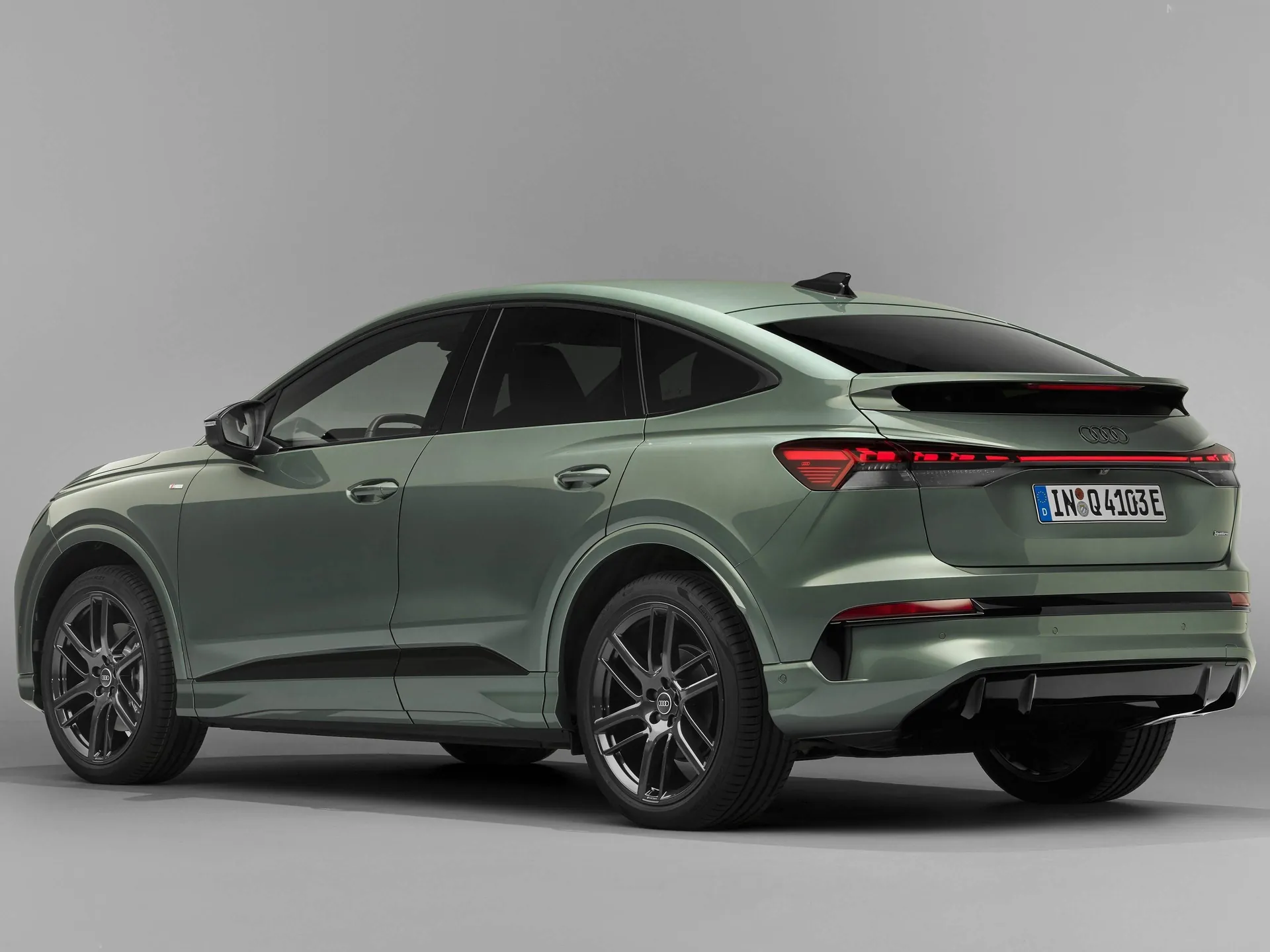 Audi Q4 Sportback e-tron (2027) – zadní tříčtvrteční pohled