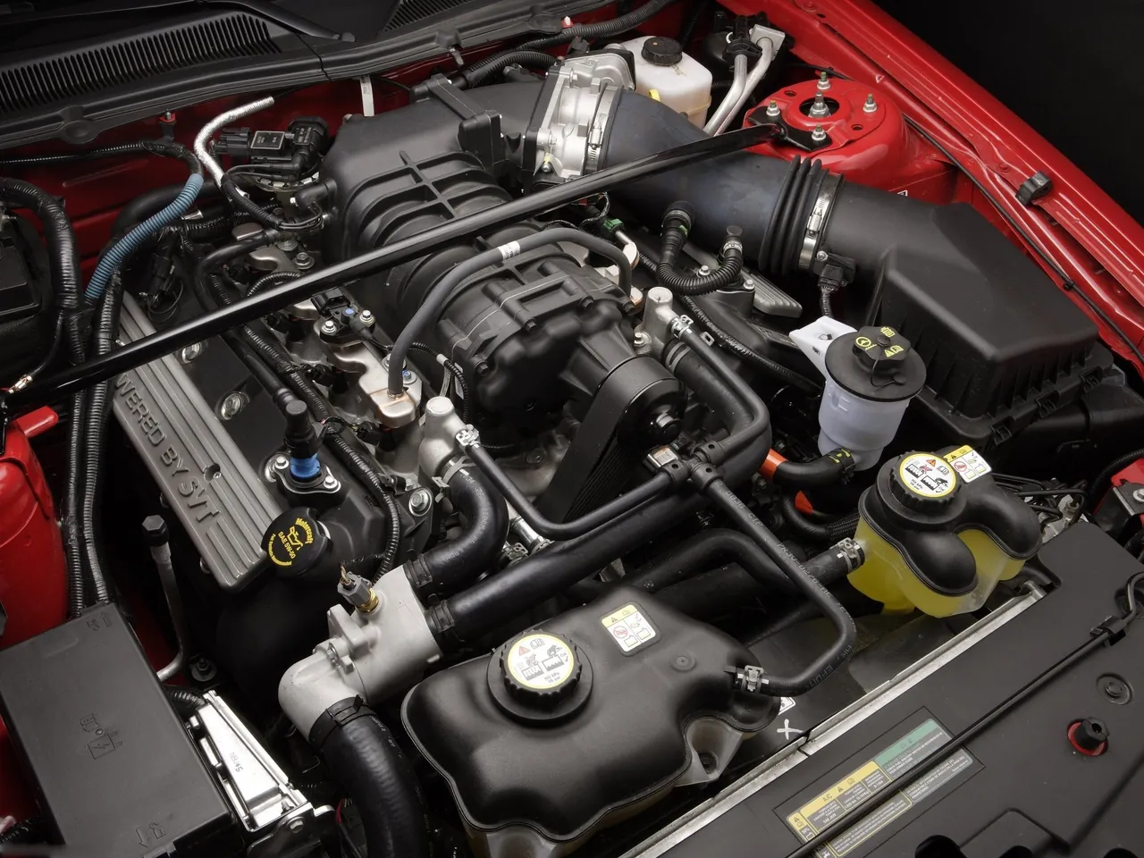 Ford Mustang Shelby GT500 (2007) – motorový prostor
