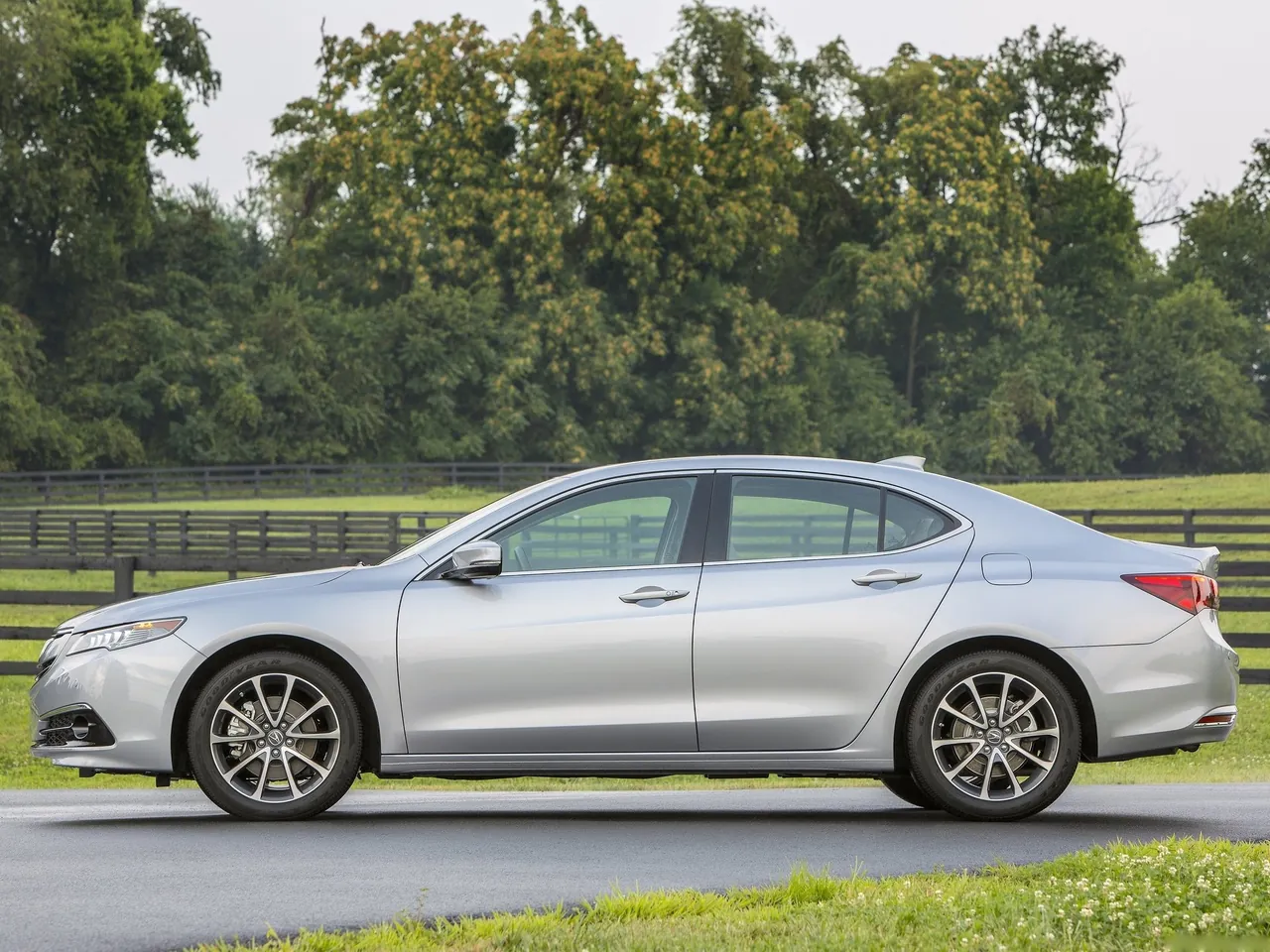 Acura TLX (2015) – boční profil