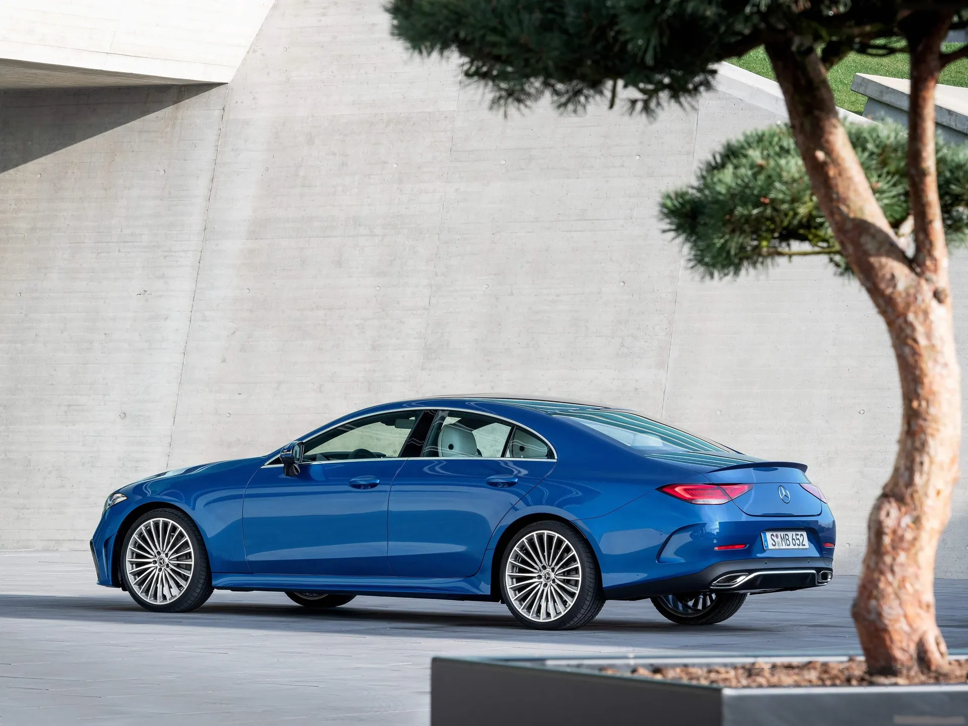 Mercedes-Benz CLS (2022) – zadní tříčtvrteční pohled