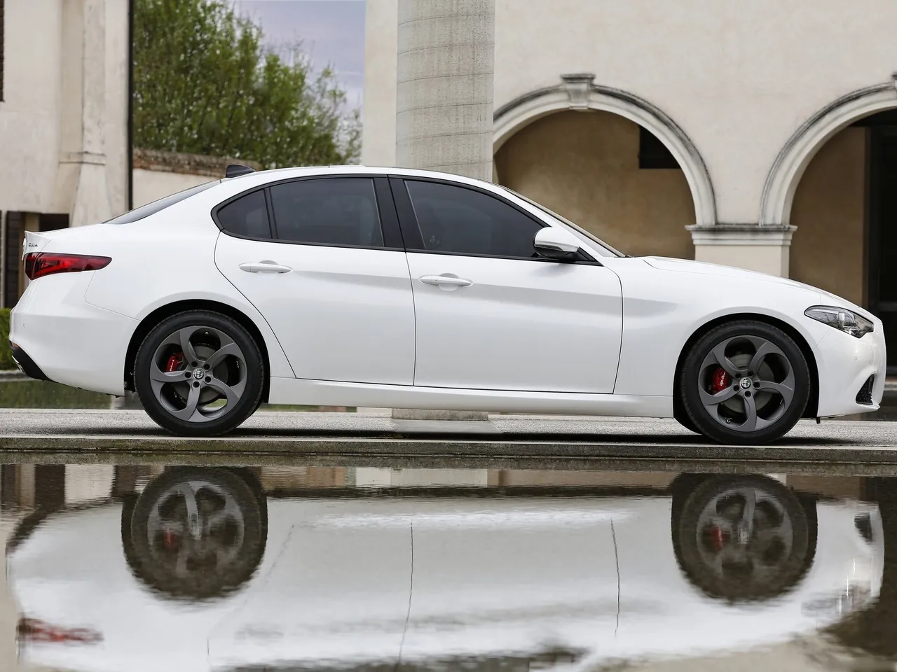 Alfa Romeo Giulia (2016) – boční profil
