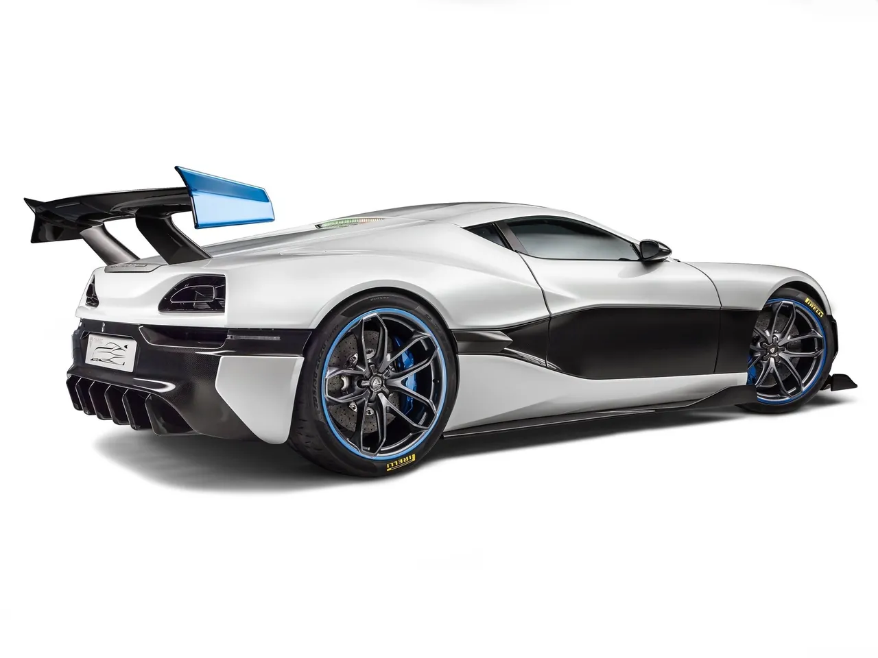 Rimac Concept S (2016) – zadní tříčtvrteční pohled