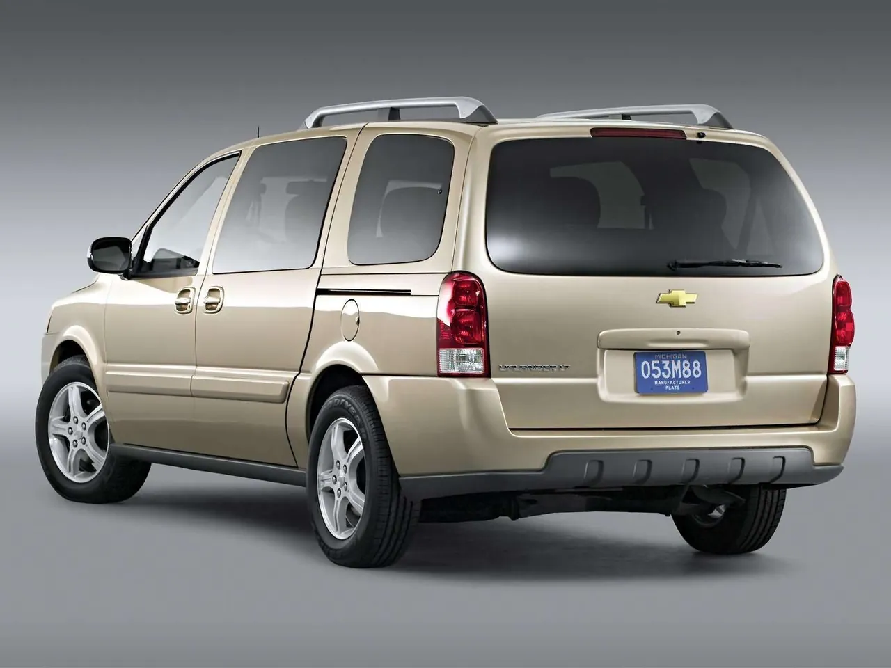 Chevrolet Uplander (2005) - Rear Three-Quarter