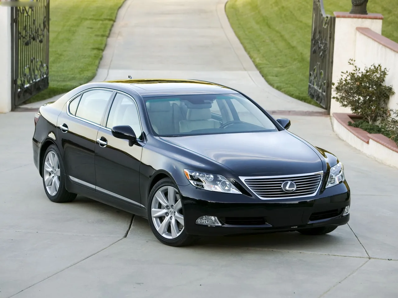 Lexus LS 600h L (2008)