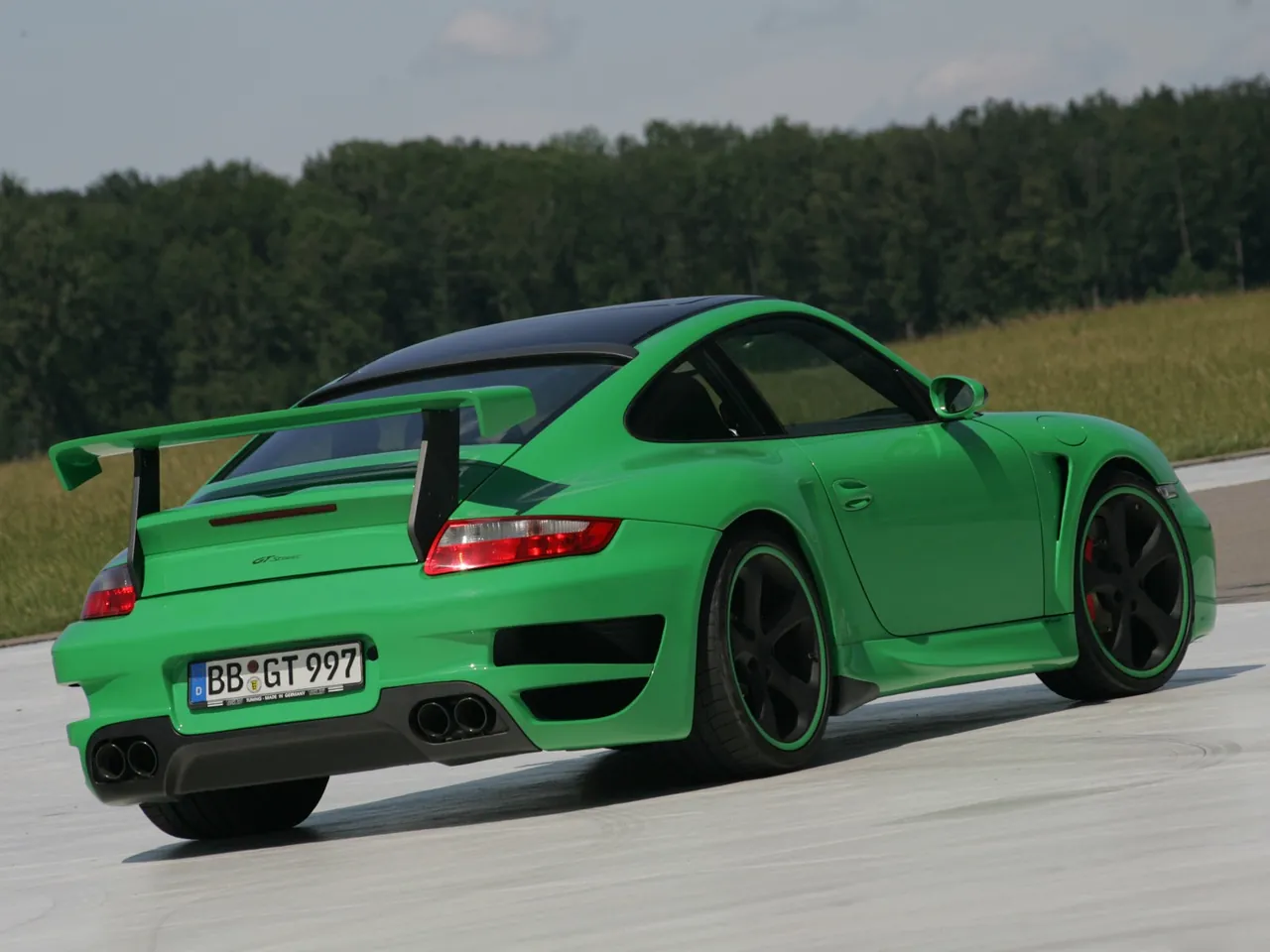 TechArt Porsche 911 Turbo GTstreet (2007) – zadní tříčtvrteční pohled