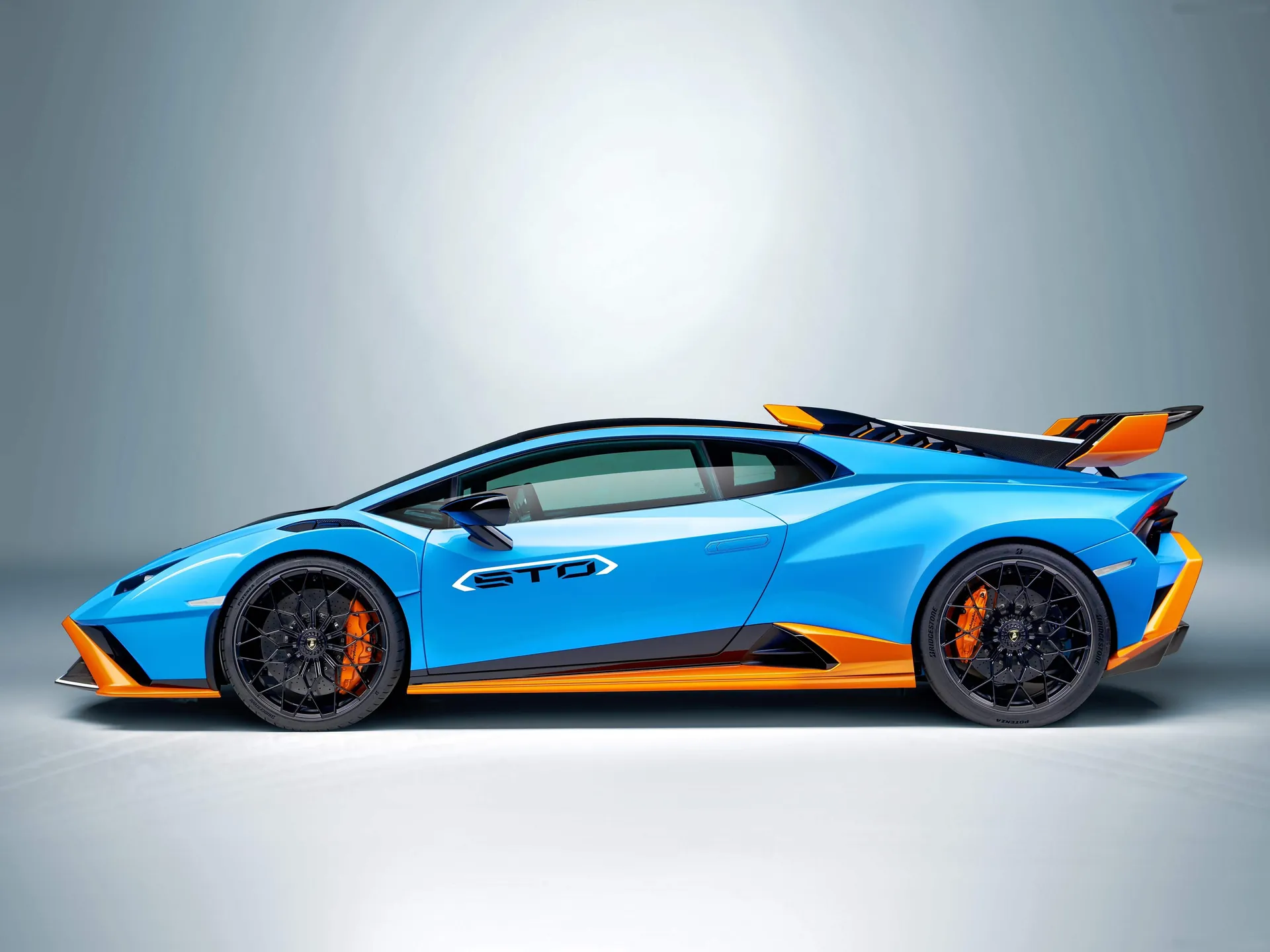 Lamborghini Huracan STO (2021) – boční profil