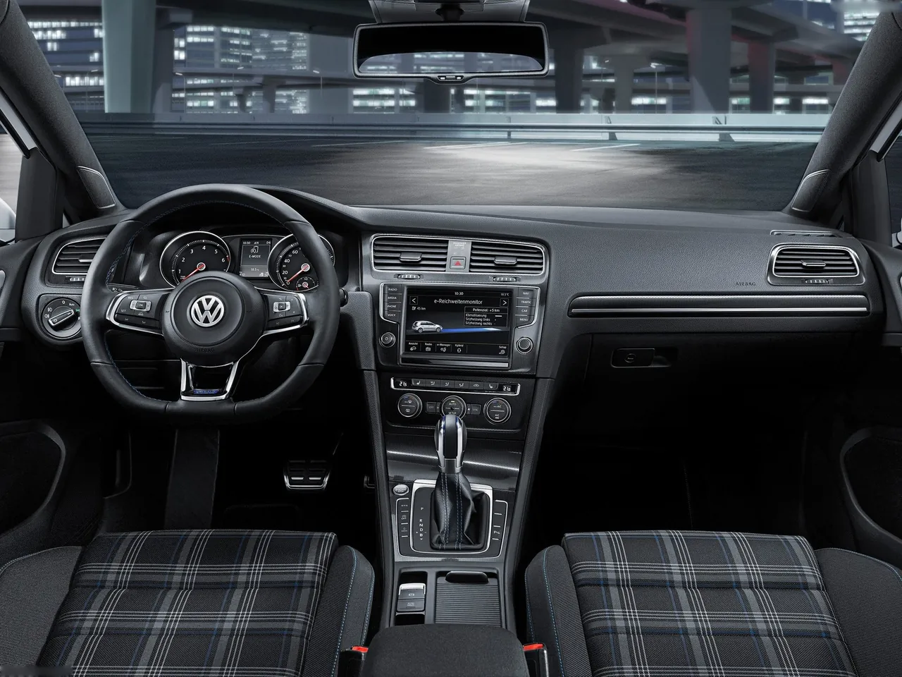 Volkswagen Golf GTE (2015) – interiér