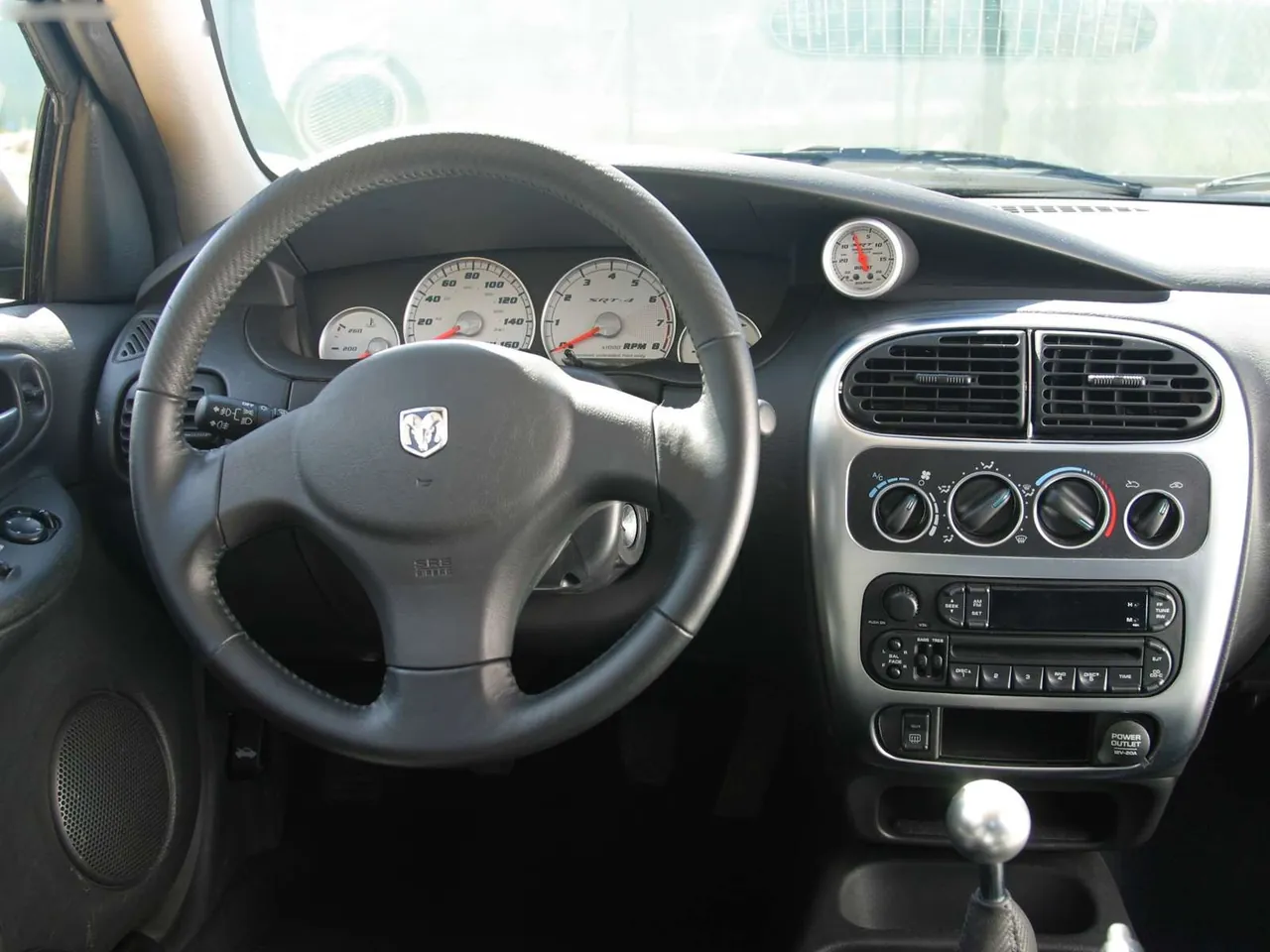 Dodge SRT4 (2003) – interiér
