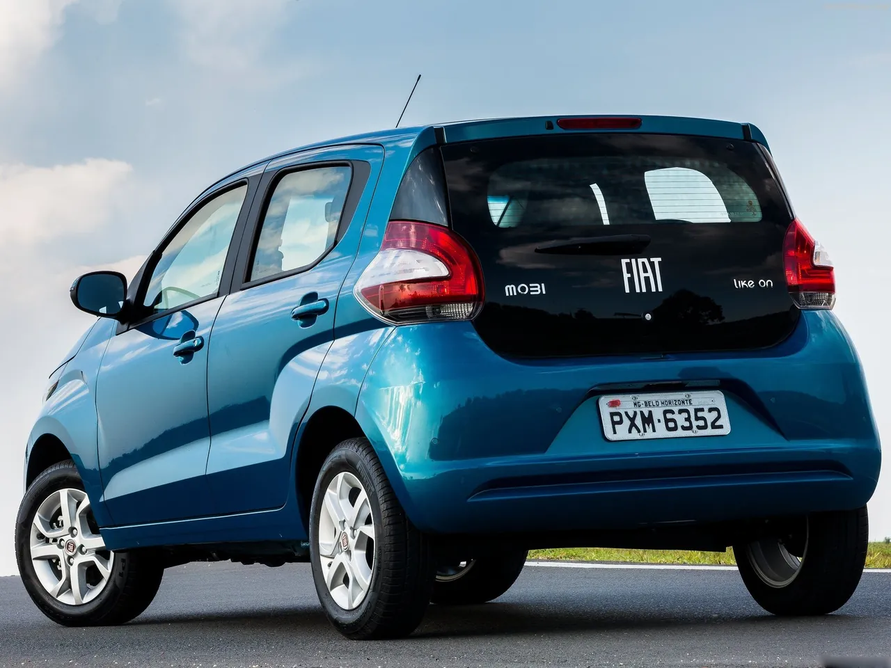 Fiat Mobi (2017) – zadní tříčtvrteční pohled