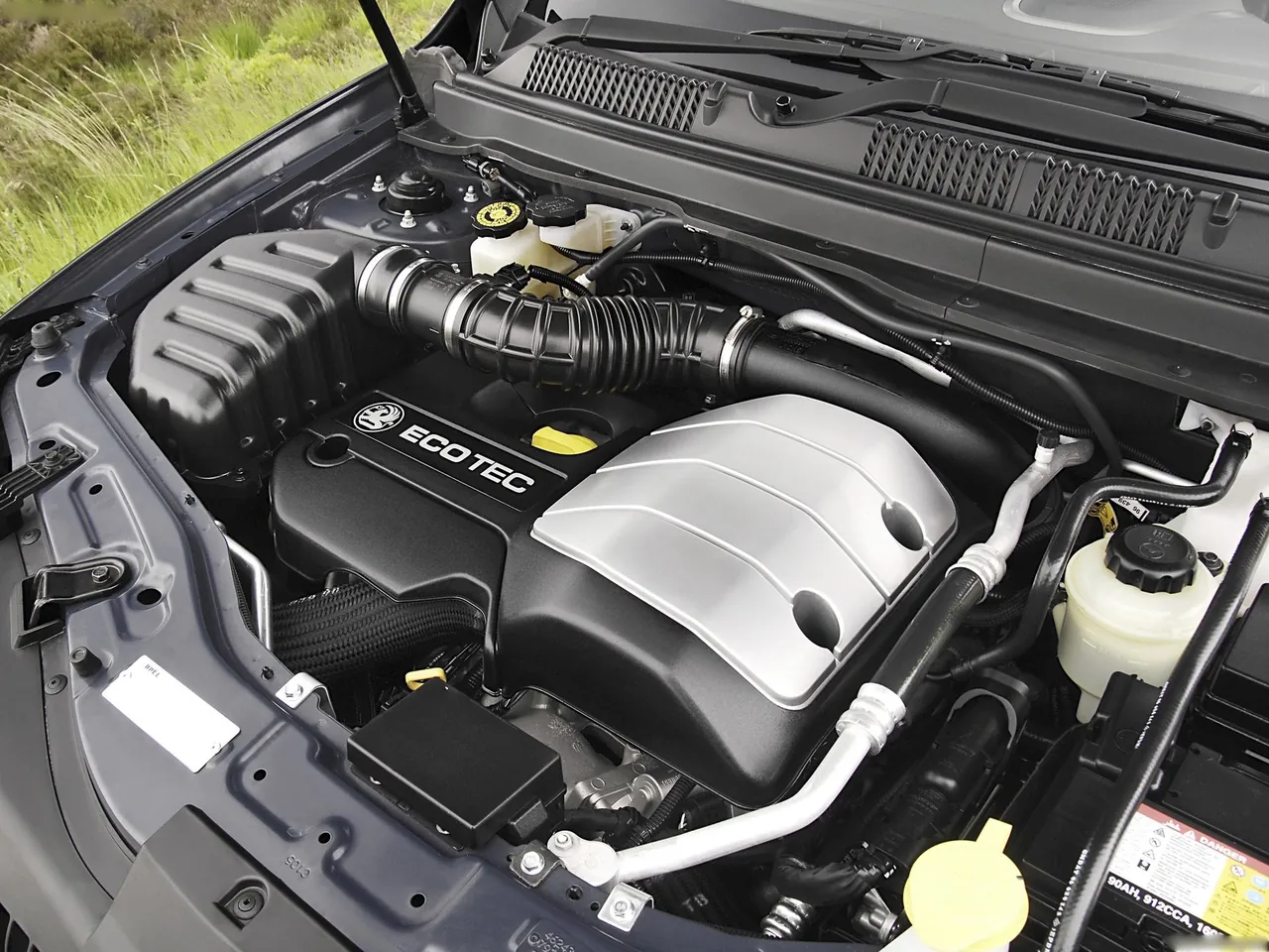 Vauxhall Antara (2007) - Engine Bay