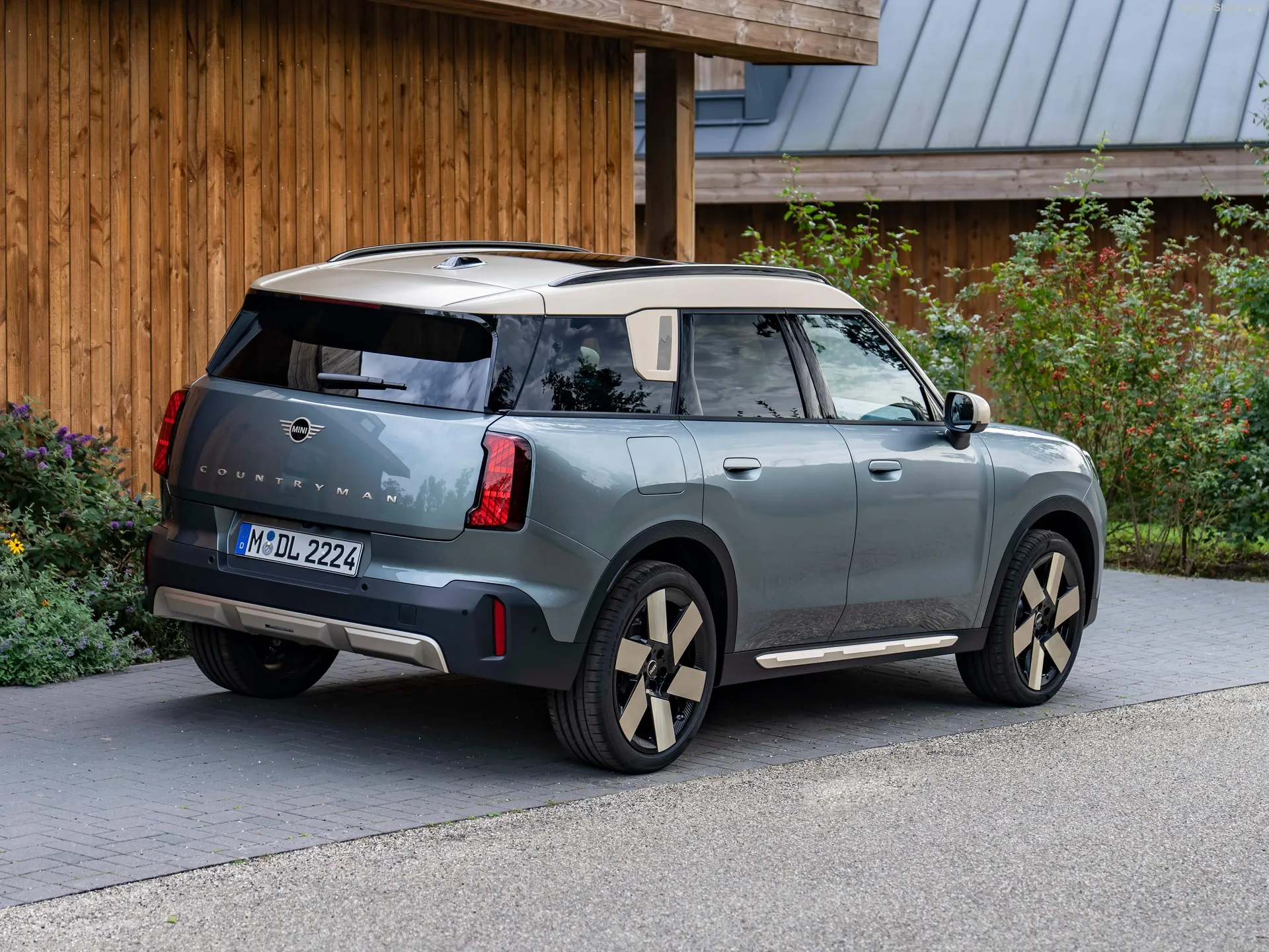 Mini Countryman C (2024) – zadní tříčtvrteční pohled