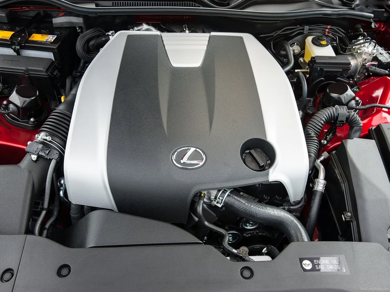 Lexus RC (2015) – motorový prostor