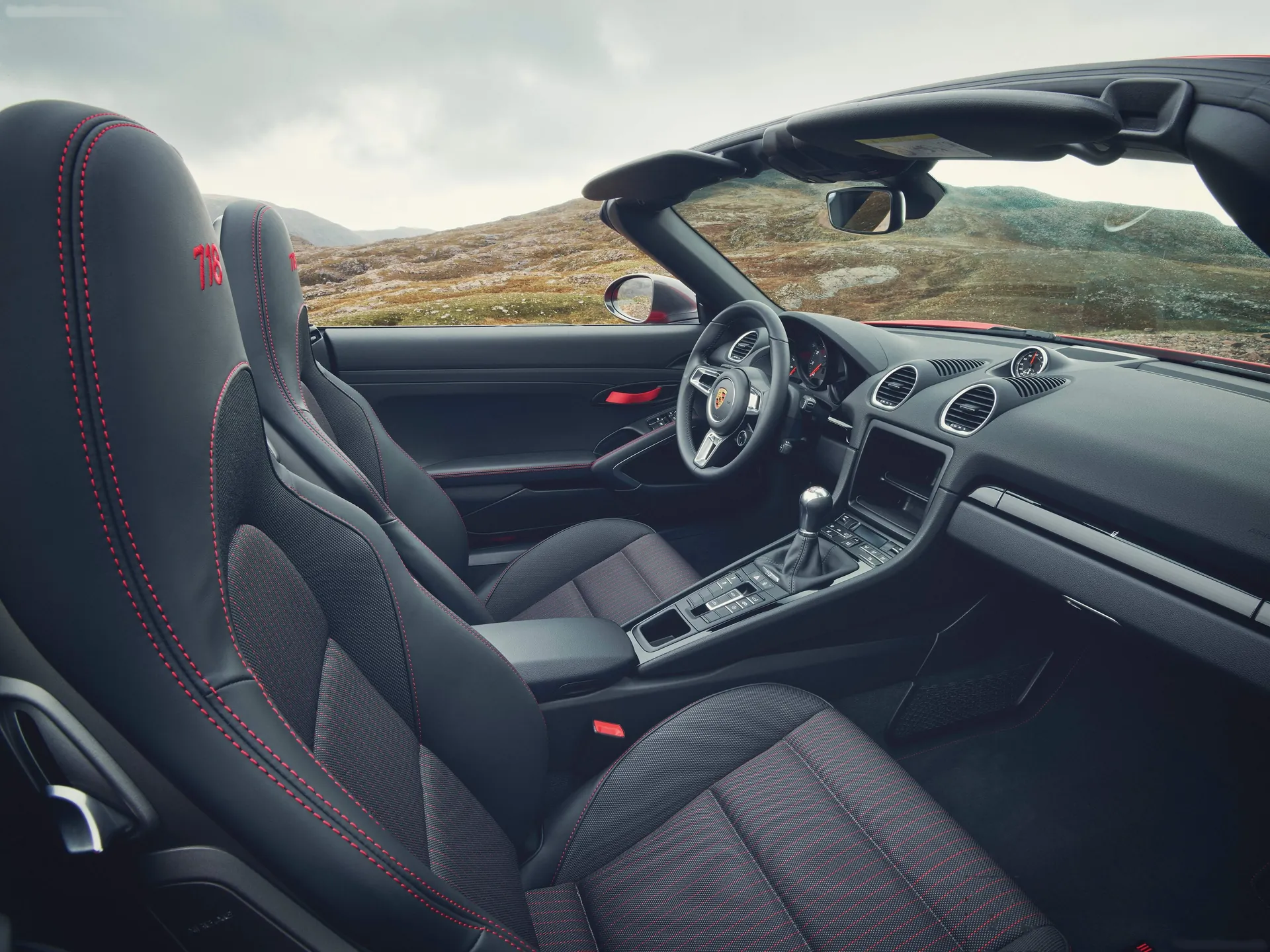 Porsche 718 Boxster T (2019) – interiér
