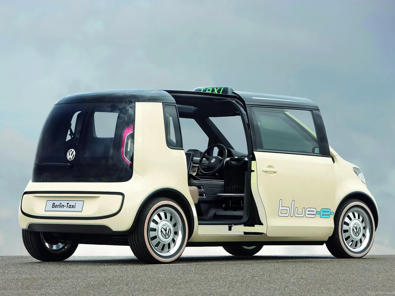 Volkswagen Berlin Taxi Concept (2010) - Rear Three-Quarter