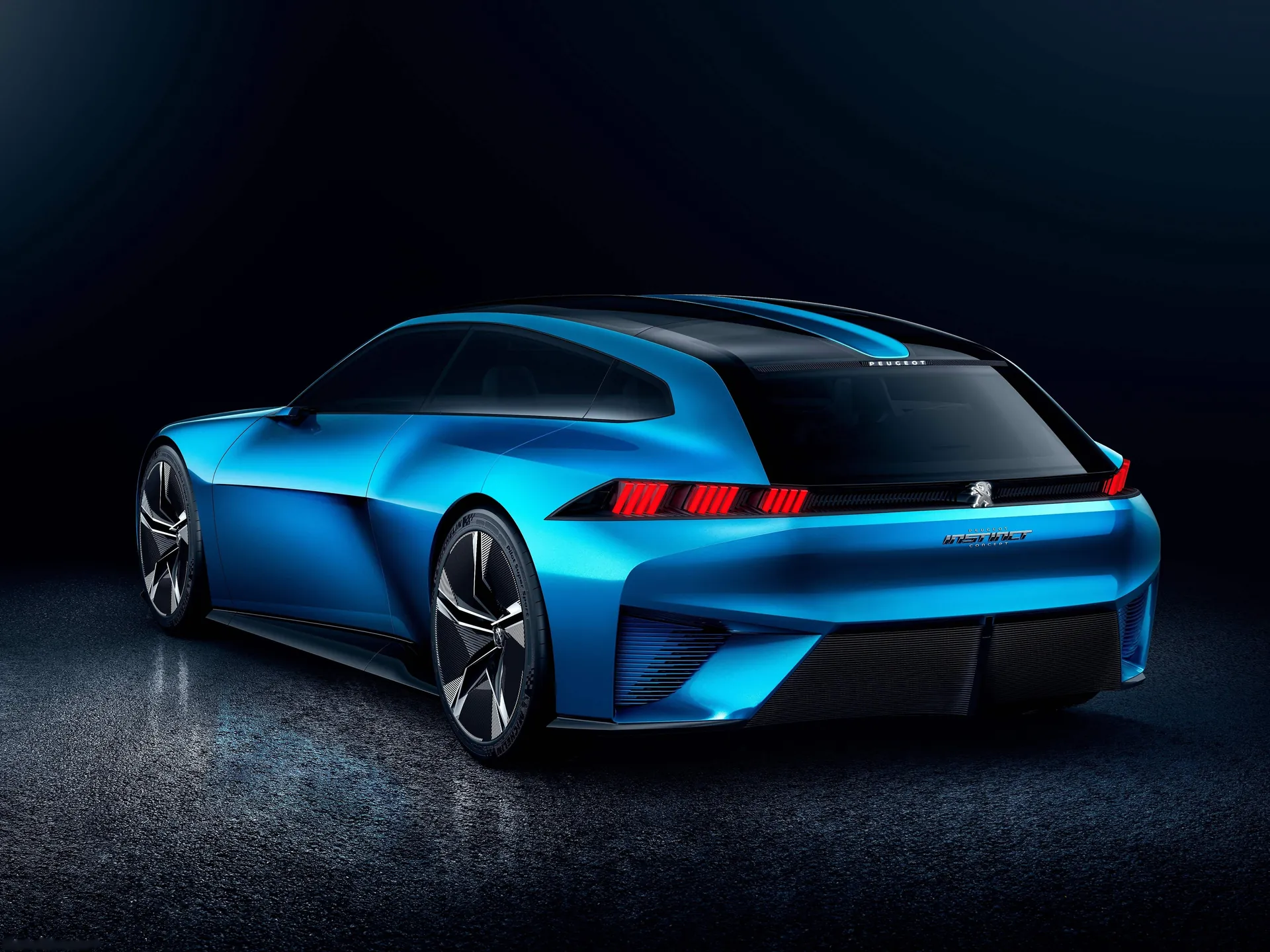 Peugeot Instinct Concept (2017) – zadní tříčtvrteční pohled