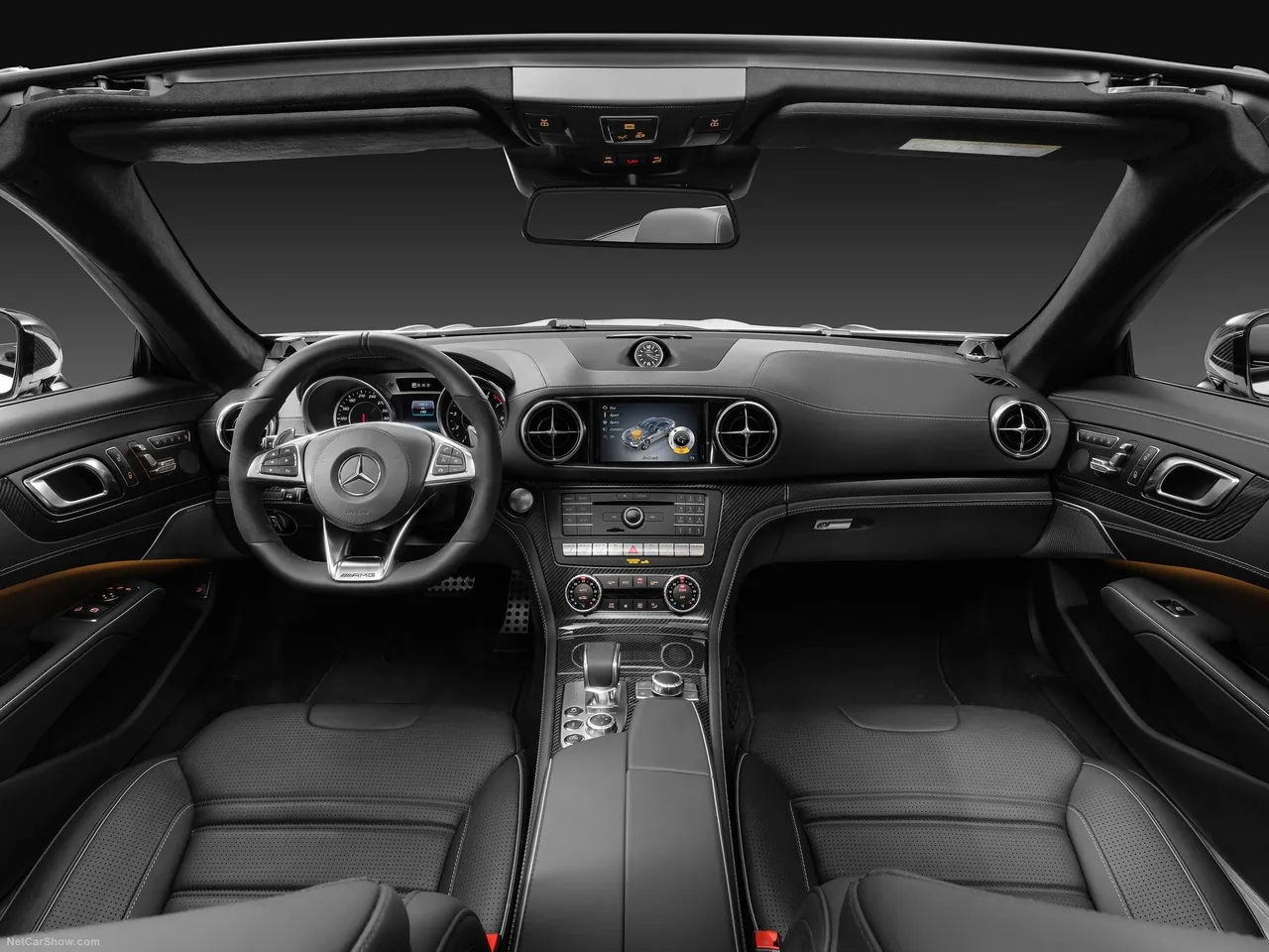 Mercedes-Benz SL63 AMG (2017) - Interior